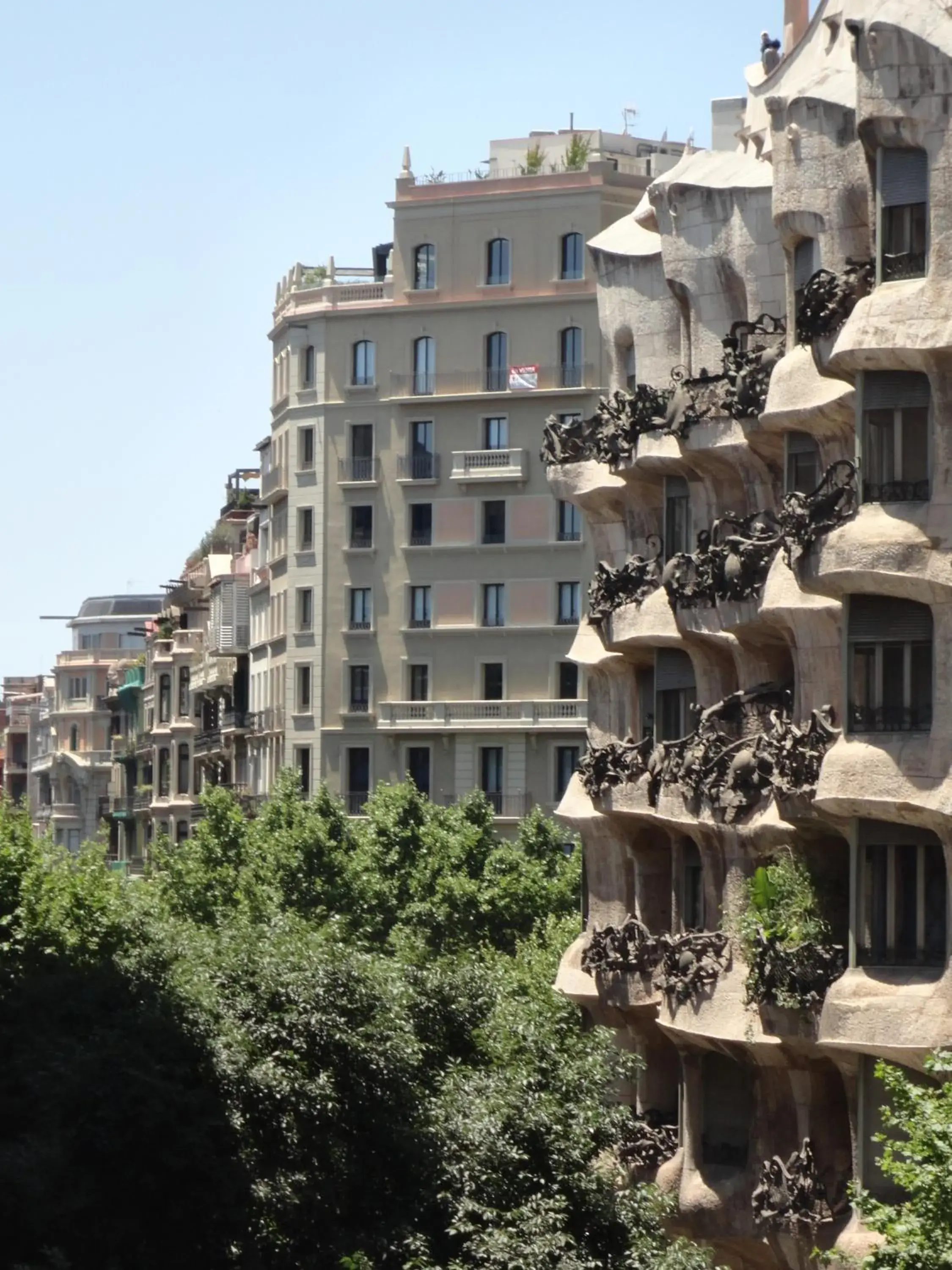 Claris Apartments Claris Apartments