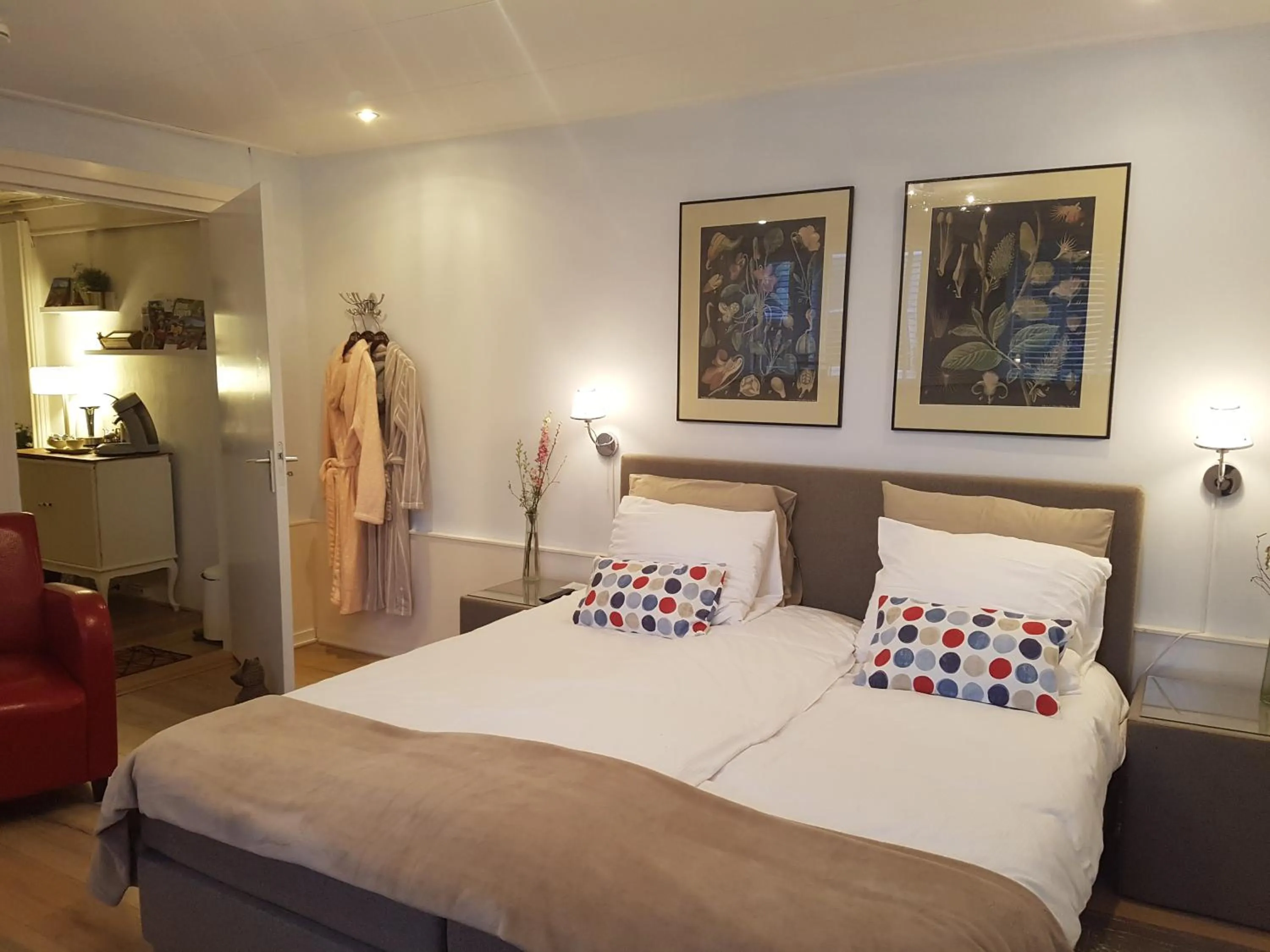 Photo of the whole room, Bed in B&B de Panheide