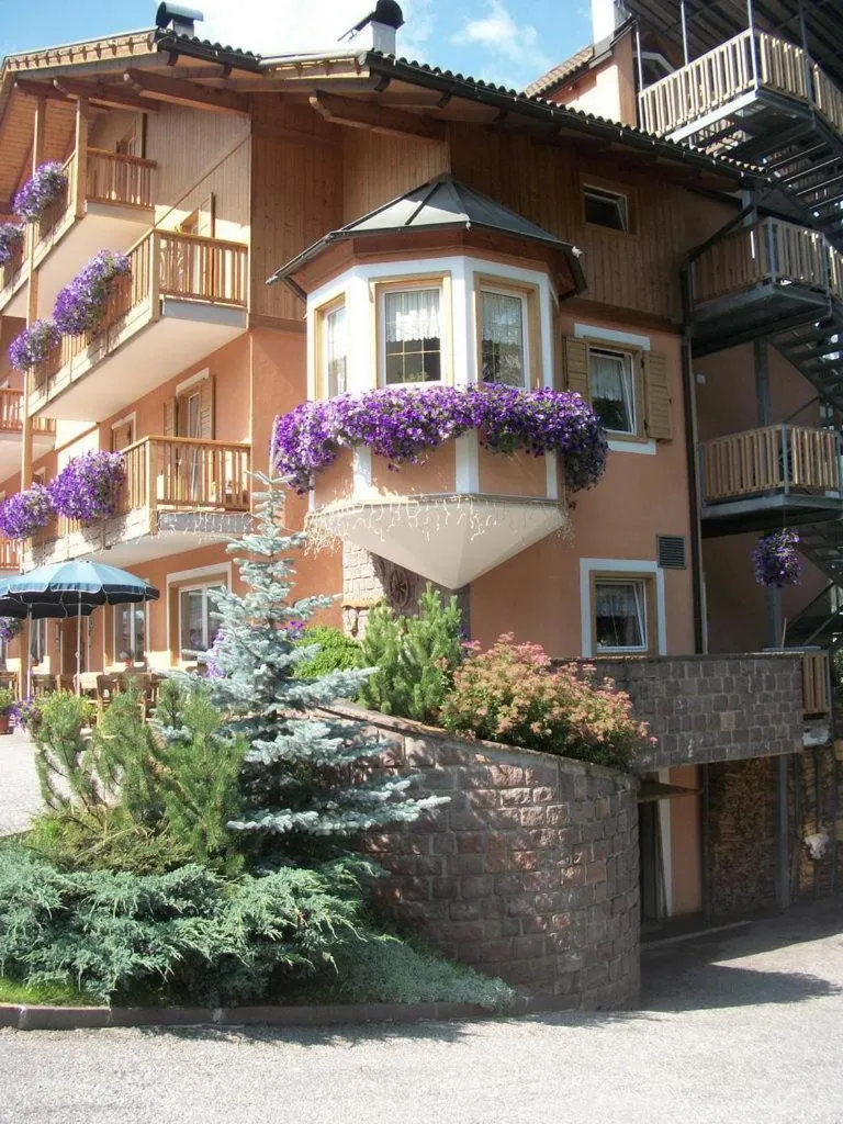 Facade/entrance in Hotel Vallechiara