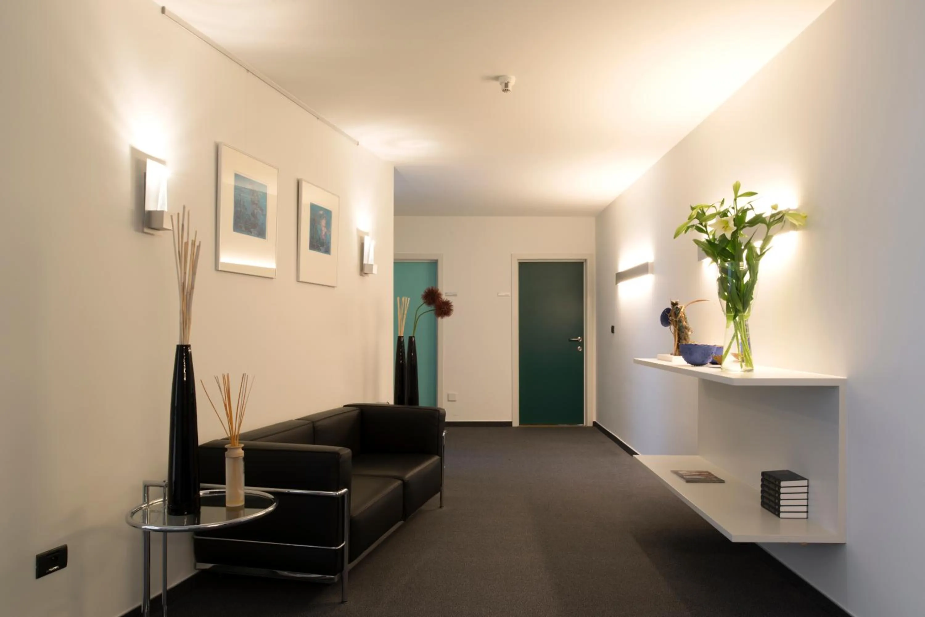 Communal lounge/ TV room in Hotel Verlooy