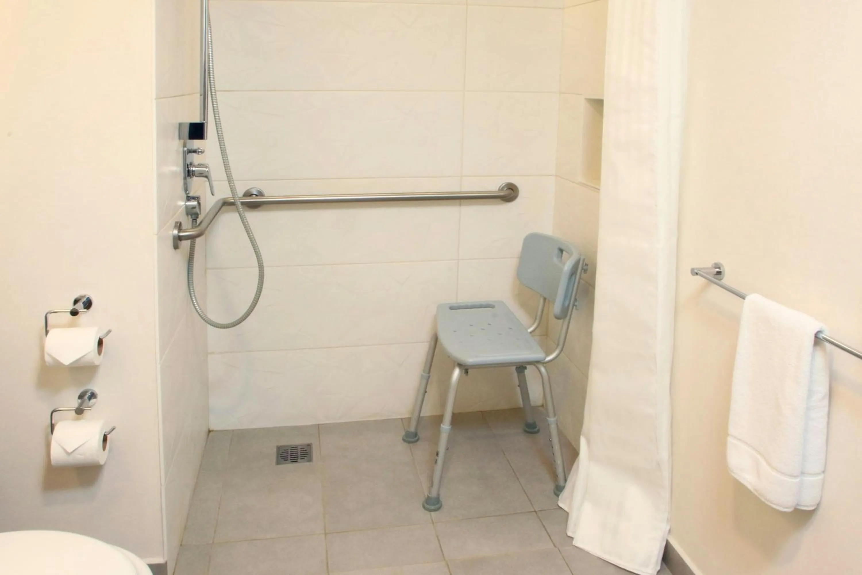 Bathroom in City Express Plus by Marriott Tampico