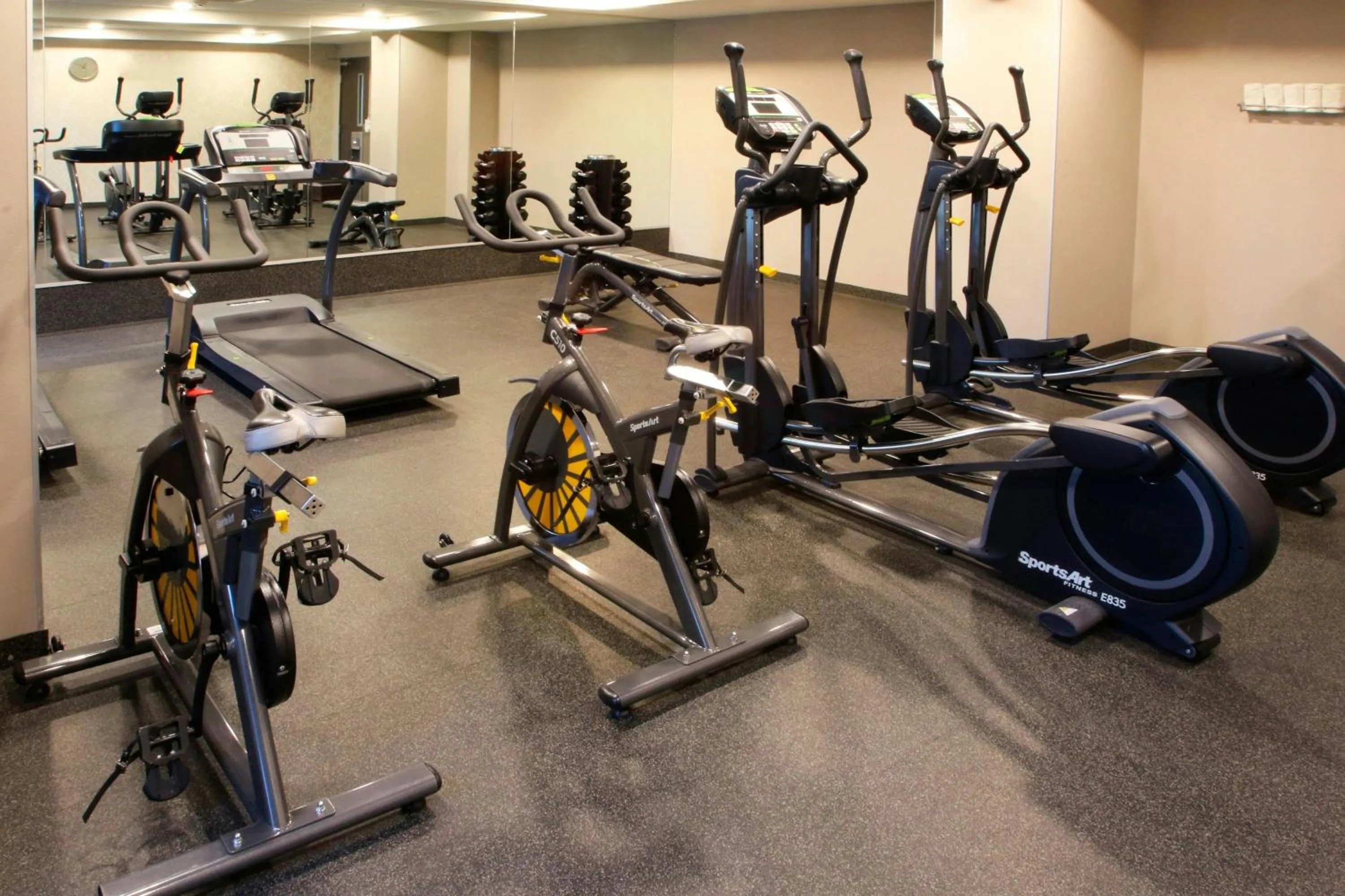 Fitness centre/facilities in City Express Plus by Marriott Tampico