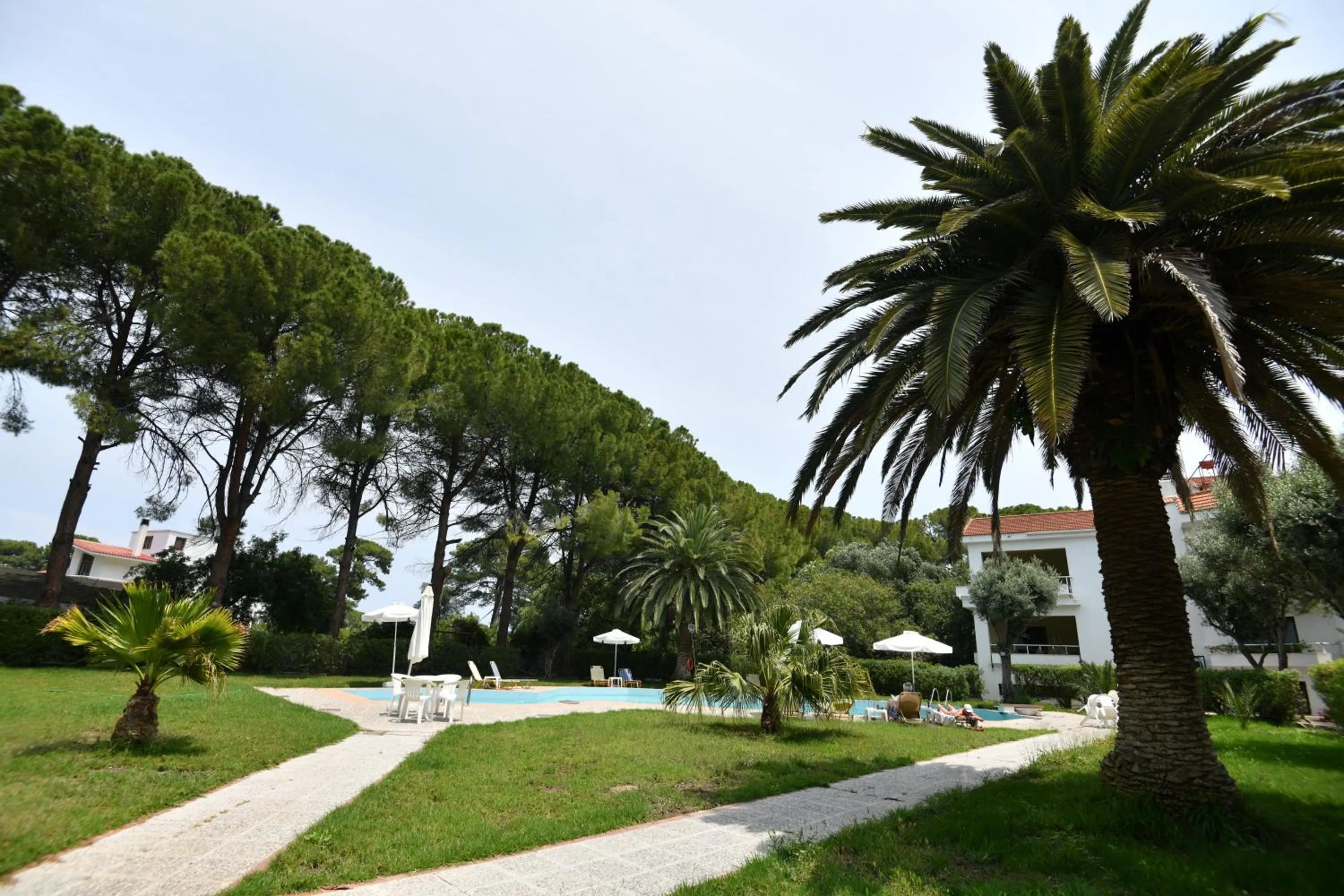 Niki Hotel Apartments