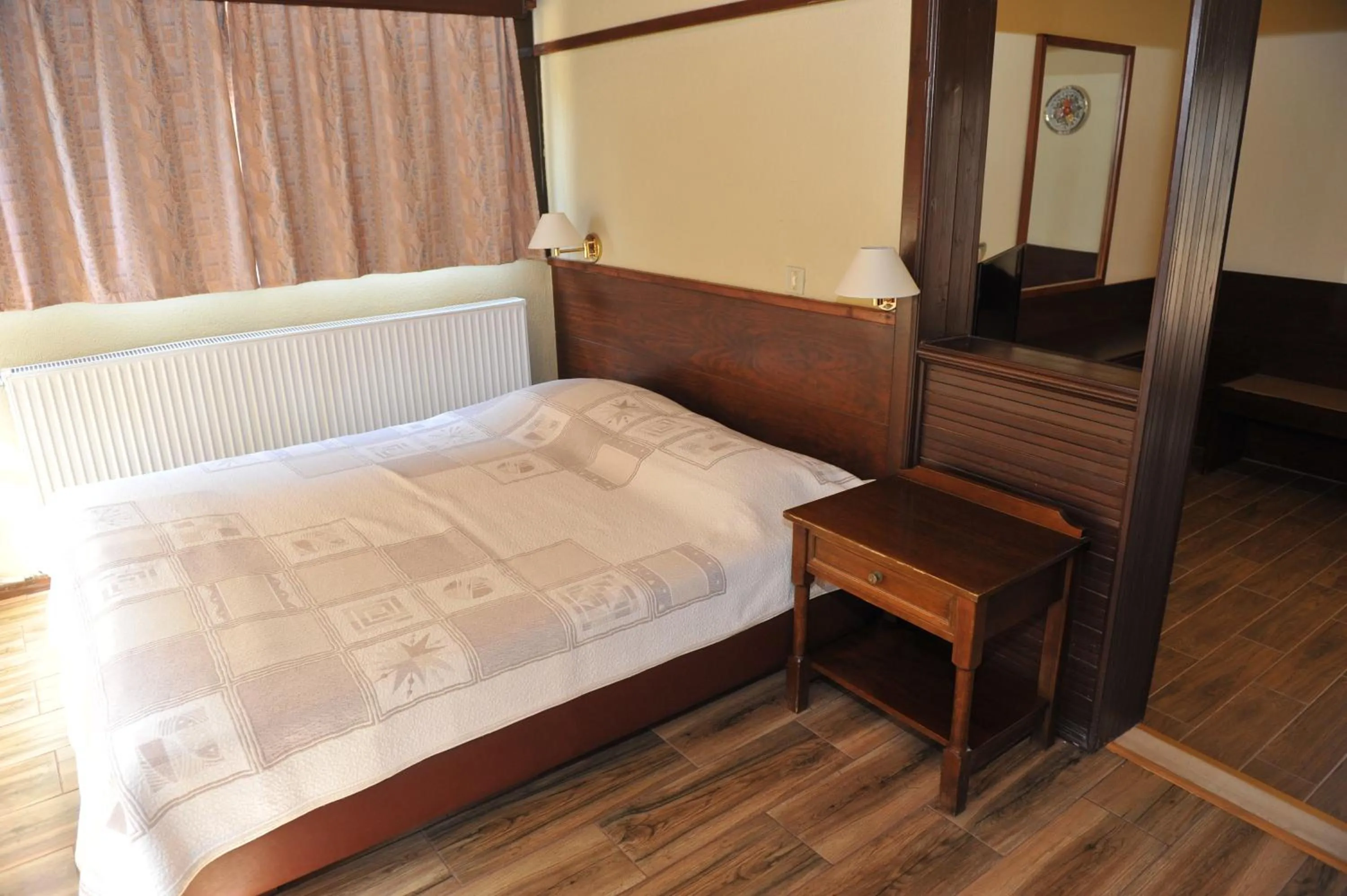 Bedroom, Bed in Niki Hotel Apartments