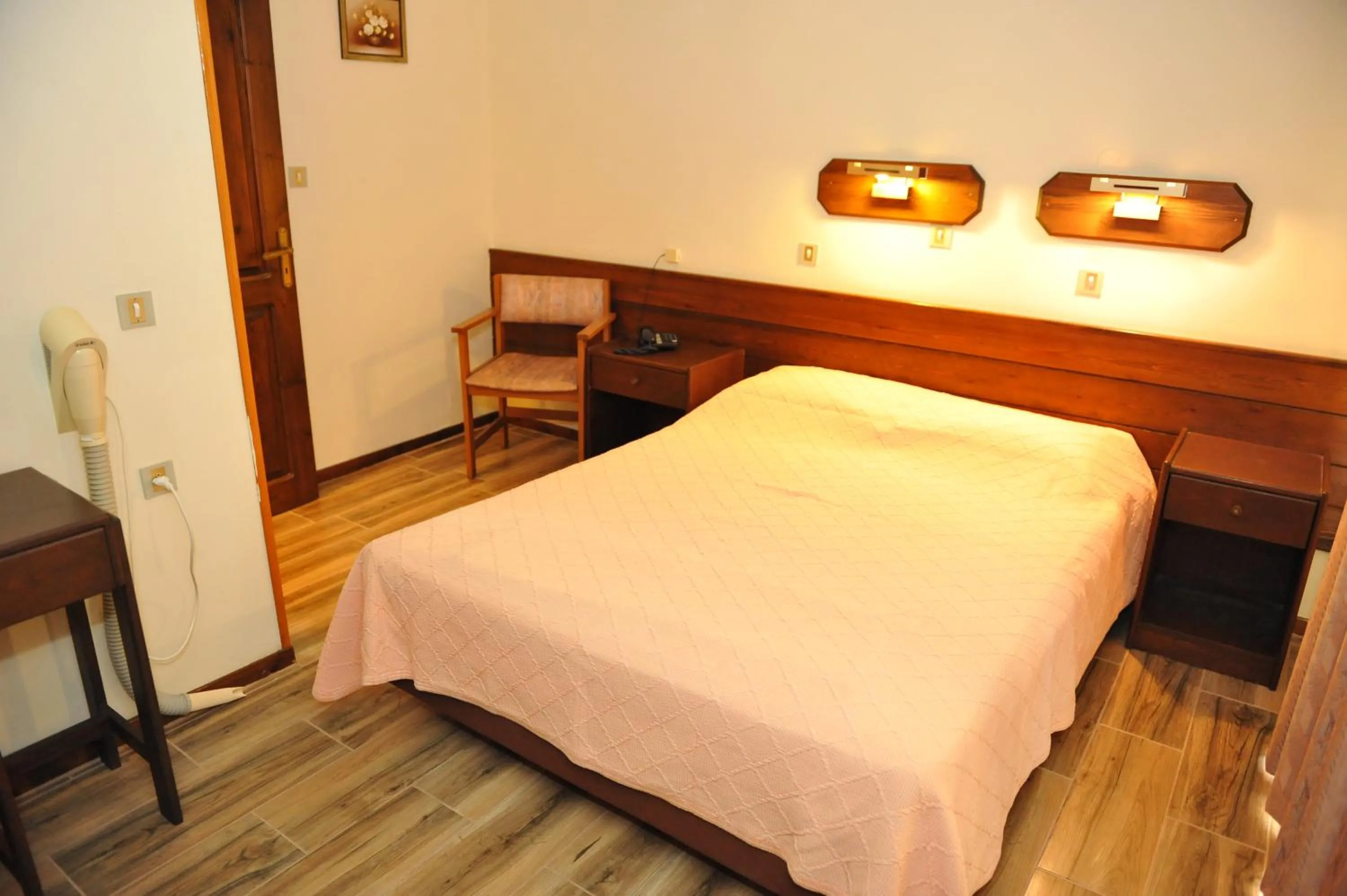 Bedroom, Bed in Niki Hotel Apartments