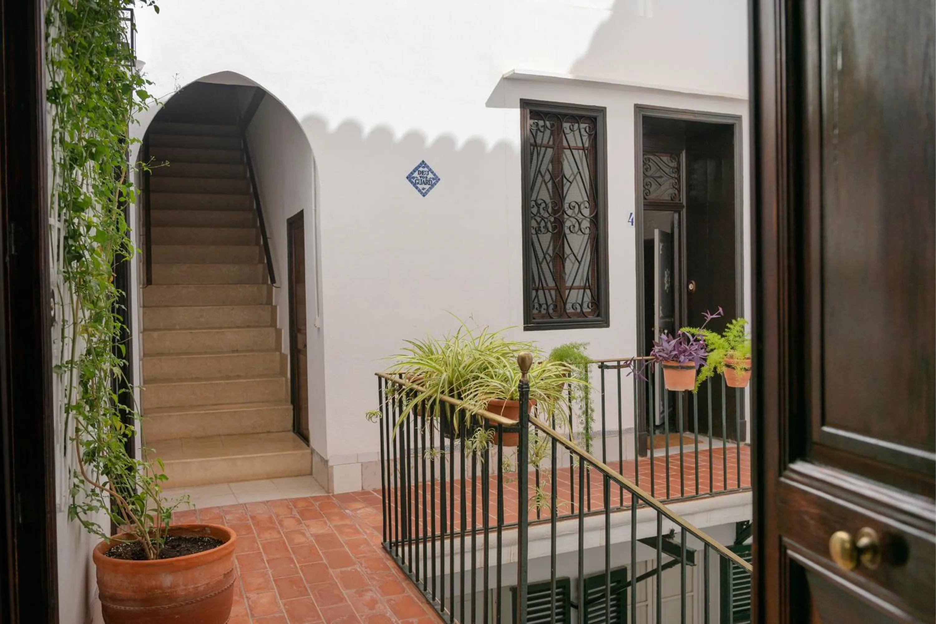 Facade/entrance in Hostal Pons