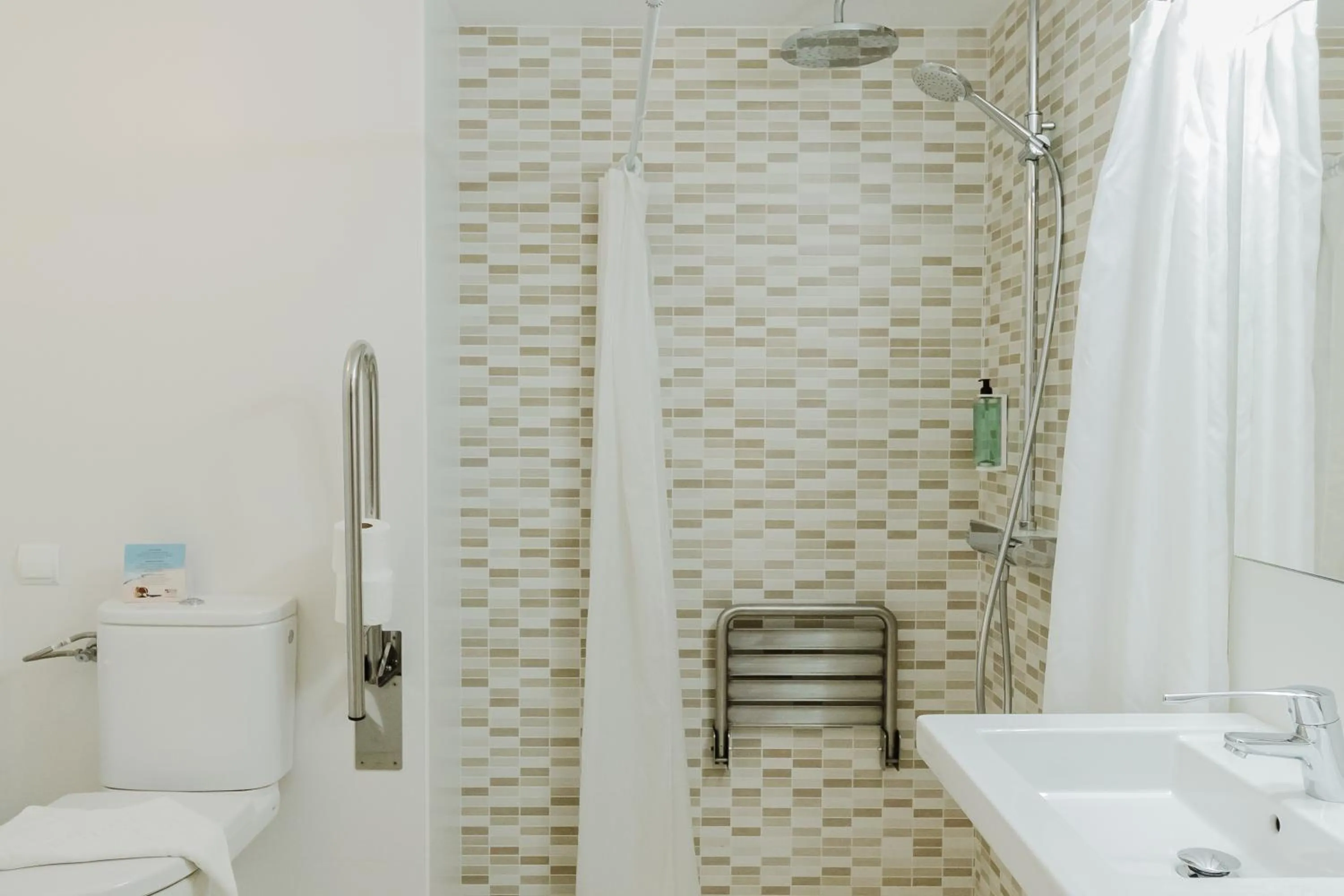 Bathroom in Apartamentos Es Pujols - Emar Hotels