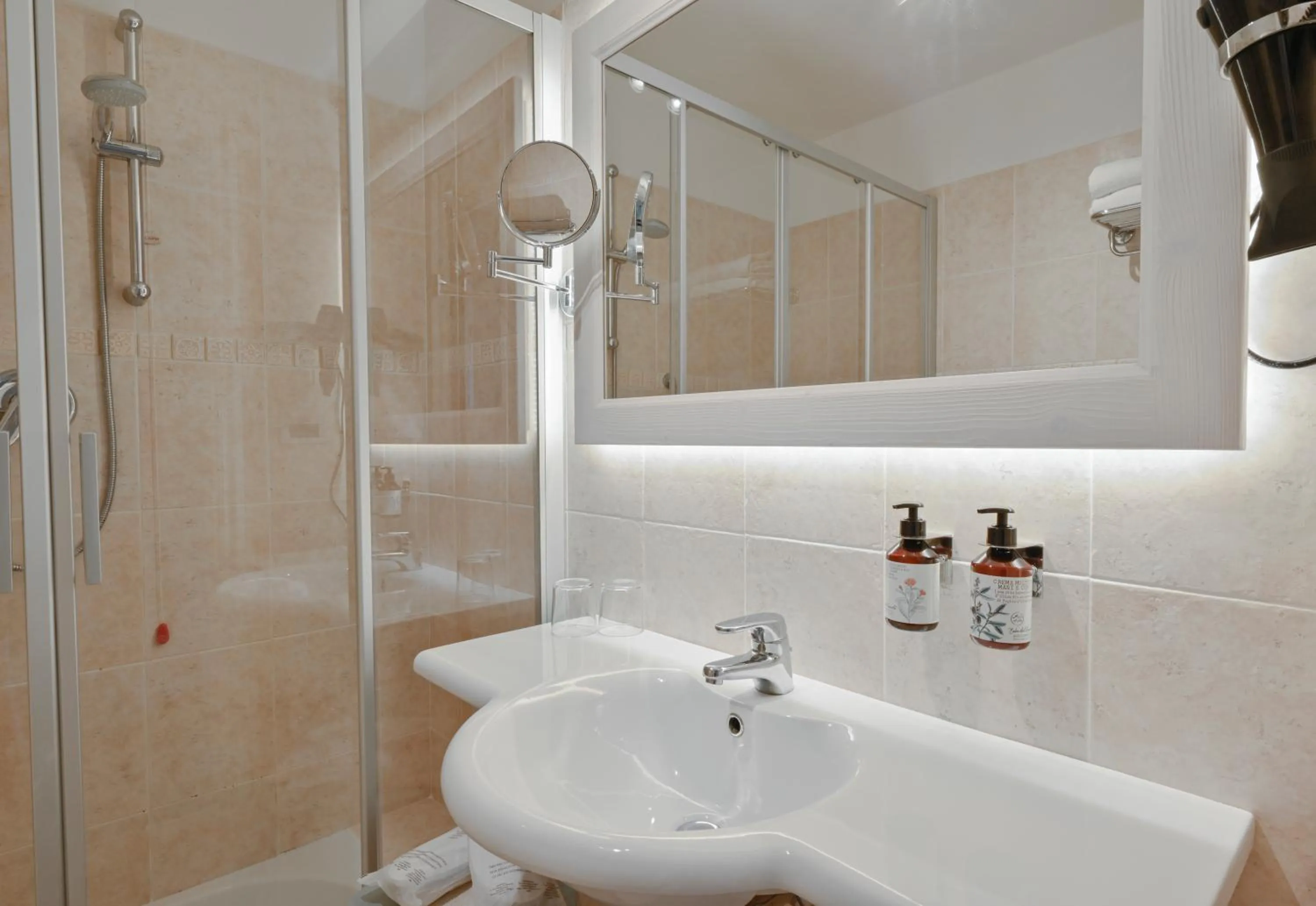 Shower in Hotel Liliana Diano Marina