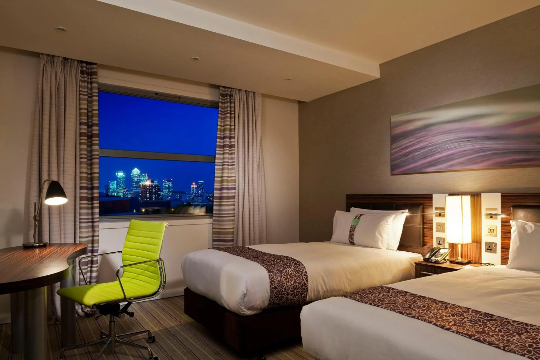 Photo of the whole room, Bed in Holiday Inn London - Whitechapel by IHG