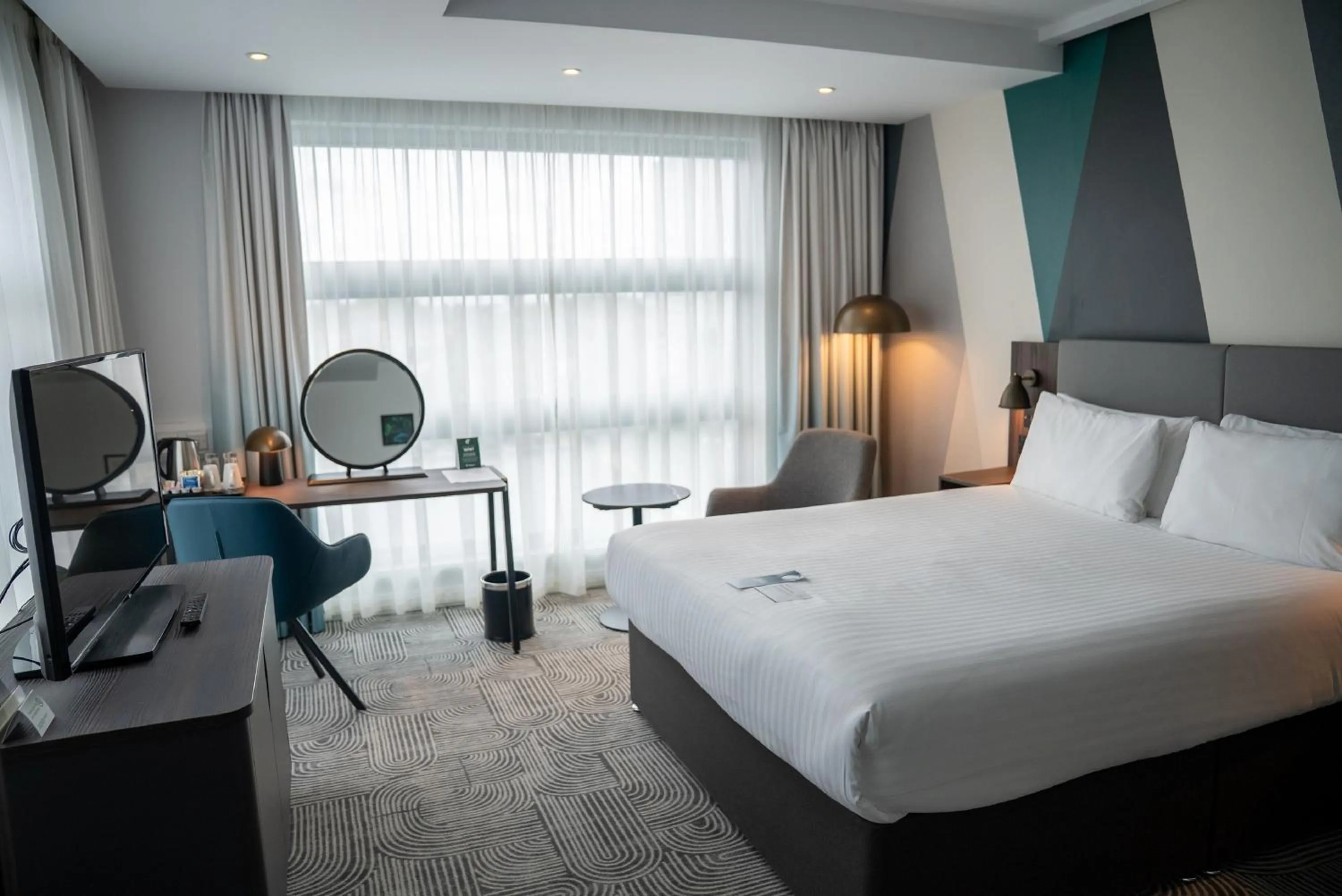 Photo of the whole room, Bed in Holiday Inn London - Whitechapel by IHG