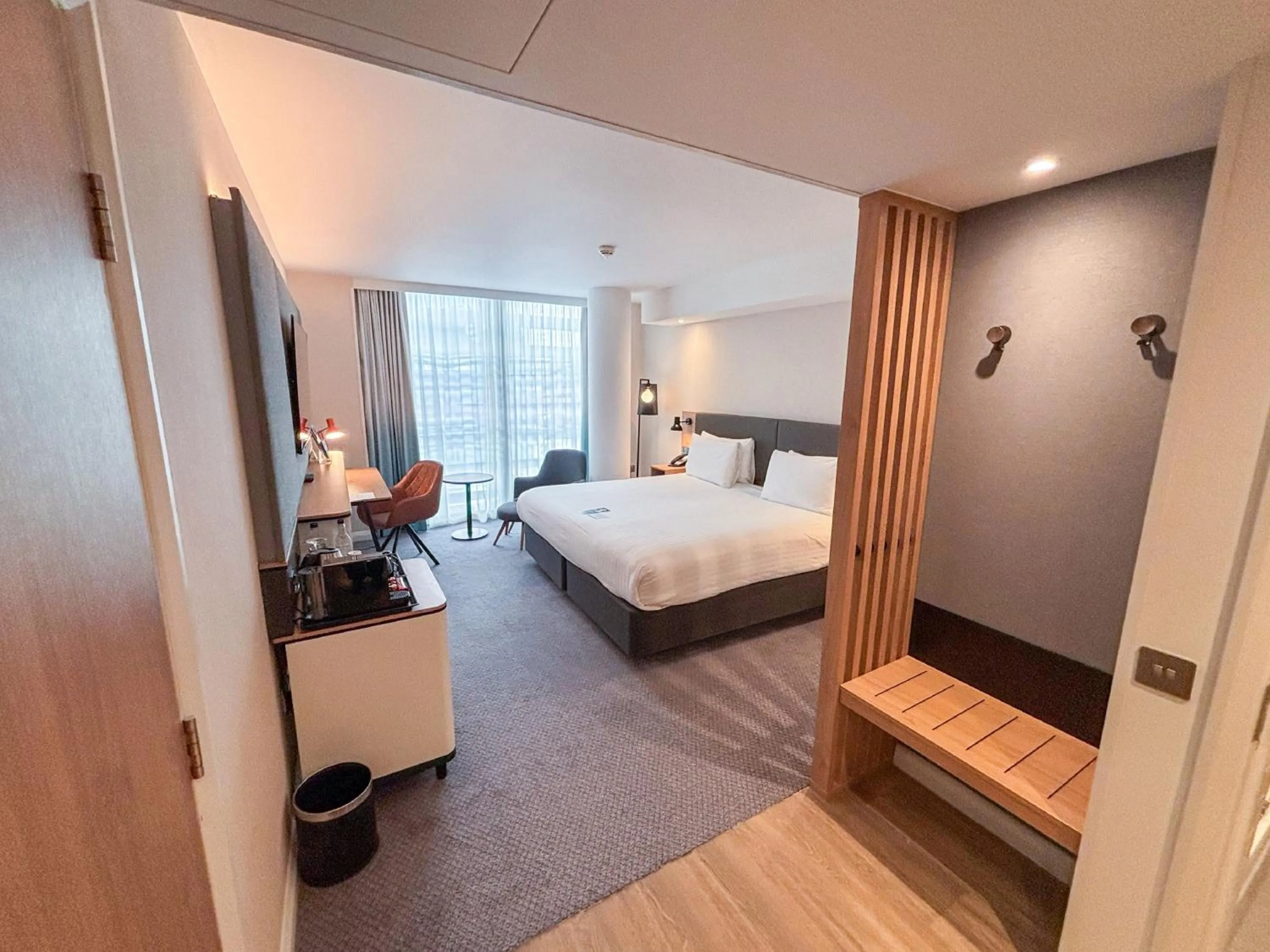 Photo of the whole room, Bed in Holiday Inn London - Whitechapel by IHG