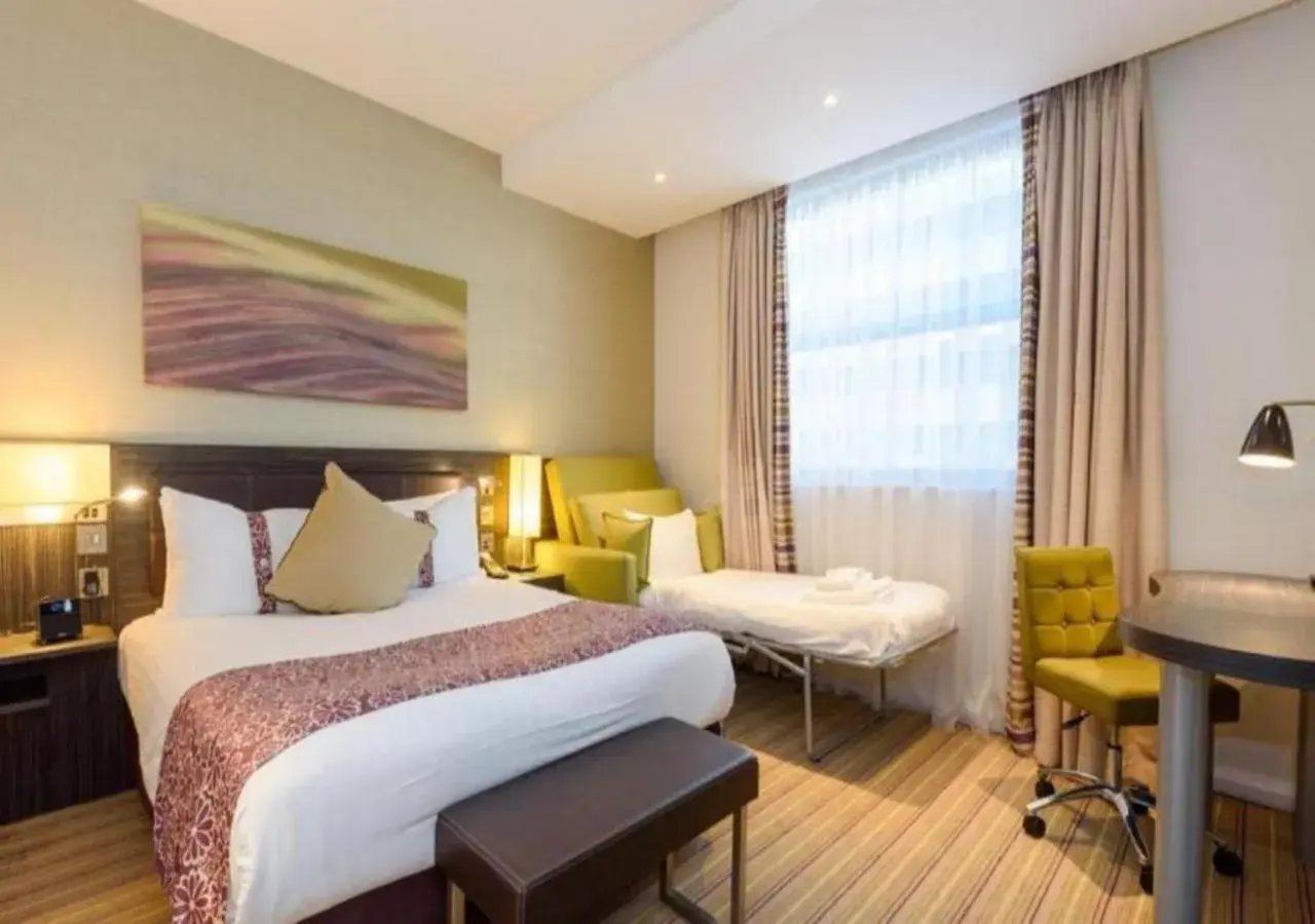 Standard Double Room with Single Sofa Bed in Holiday Inn London - Whitechapel by IHG Standard Double Room with Single Sofa Bed in Holiday Inn London - Whitechapel by IHG