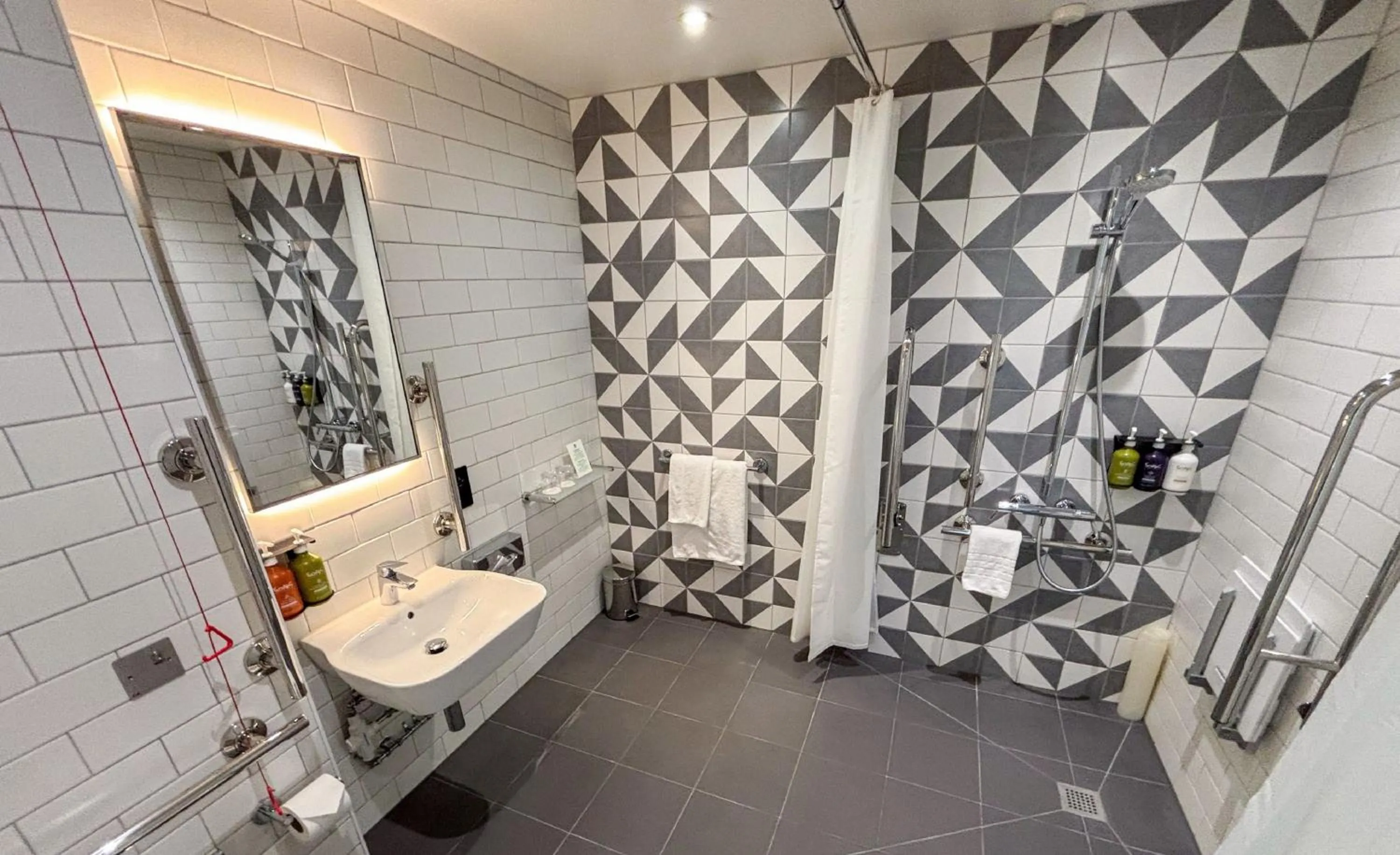 Bathroom in Holiday Inn London - Whitechapel by IHG