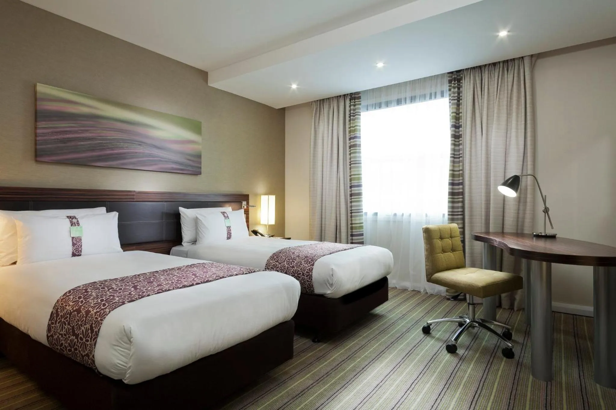 Photo of the whole room, Bed in Holiday Inn London - Whitechapel by IHG