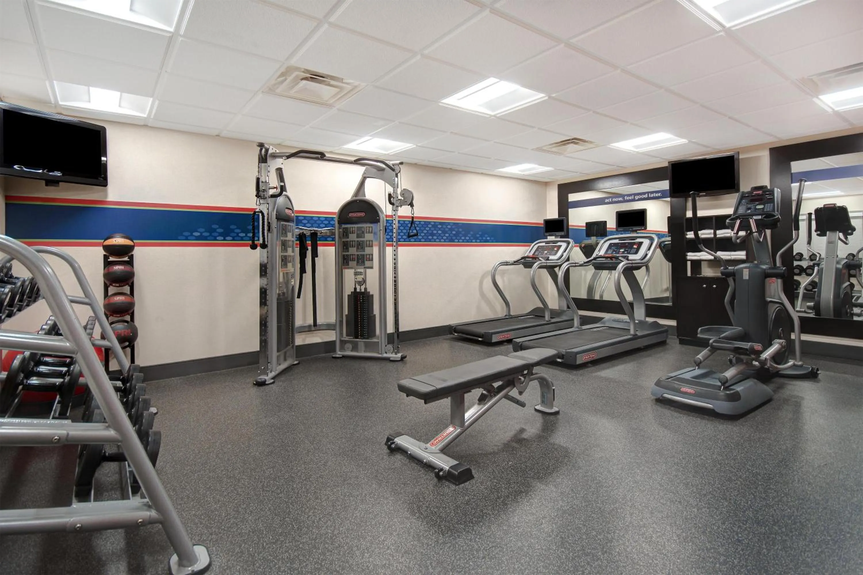 Fitness centre/facilities in Hampton Inn & Suites Dayton-Vandalia
