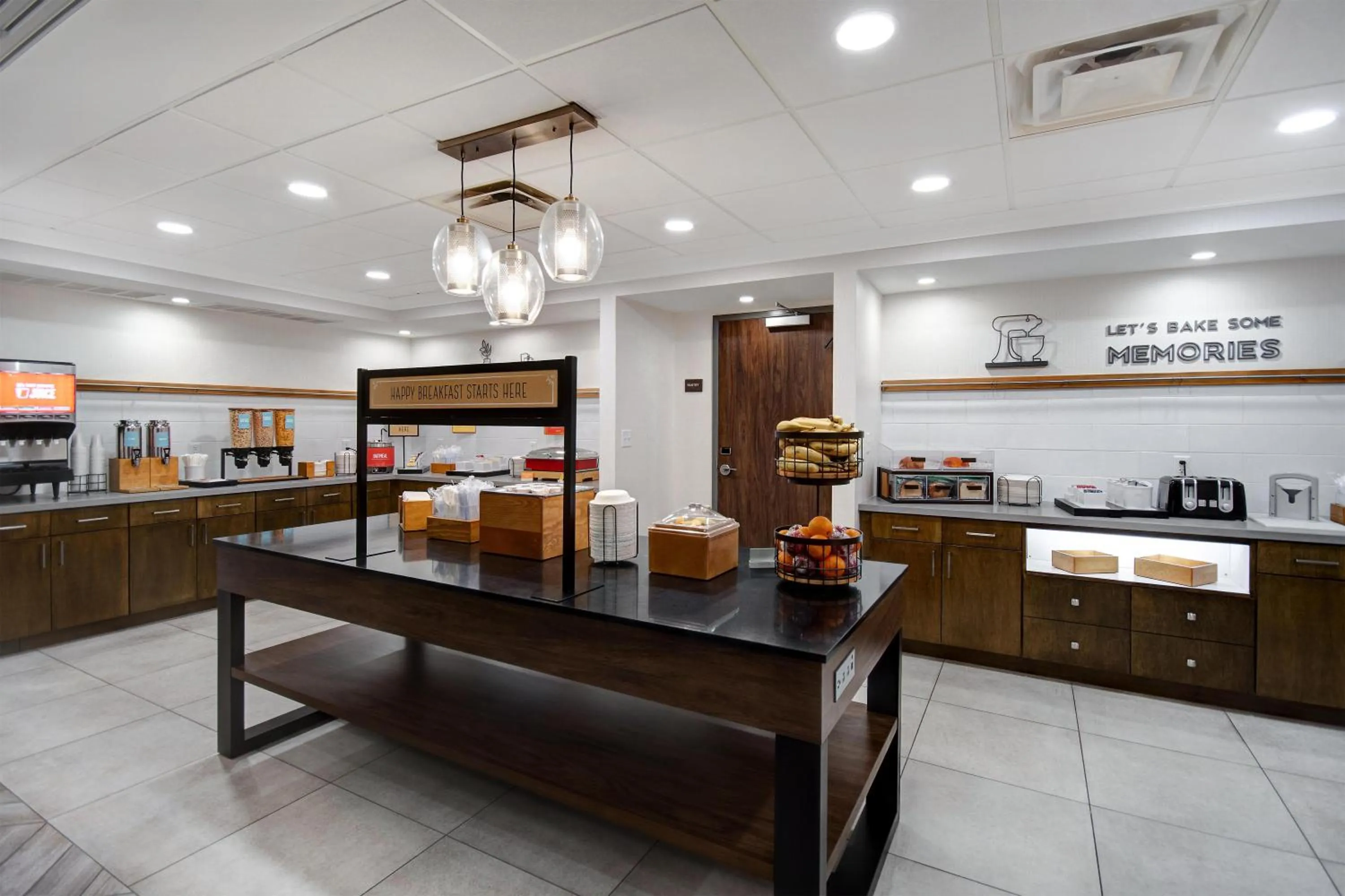 Breakfast in Hampton Inn & Suites Dayton-Vandalia