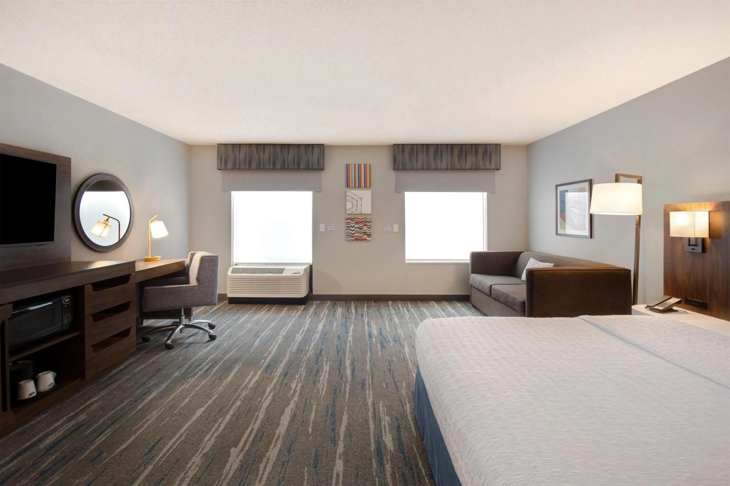 Bed in Hampton Inn & Suites Dayton-Vandalia