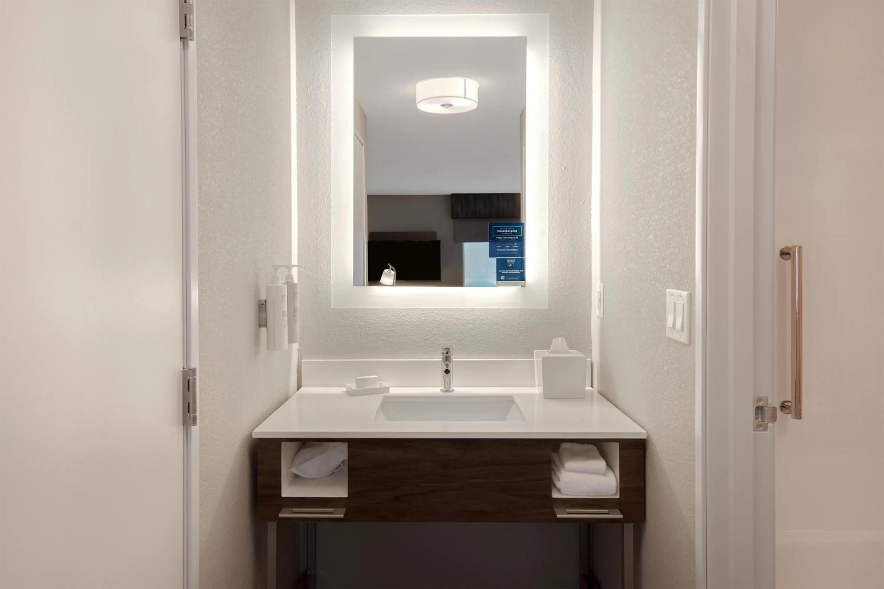 Bathroom in Hampton Inn & Suites Dayton-Vandalia