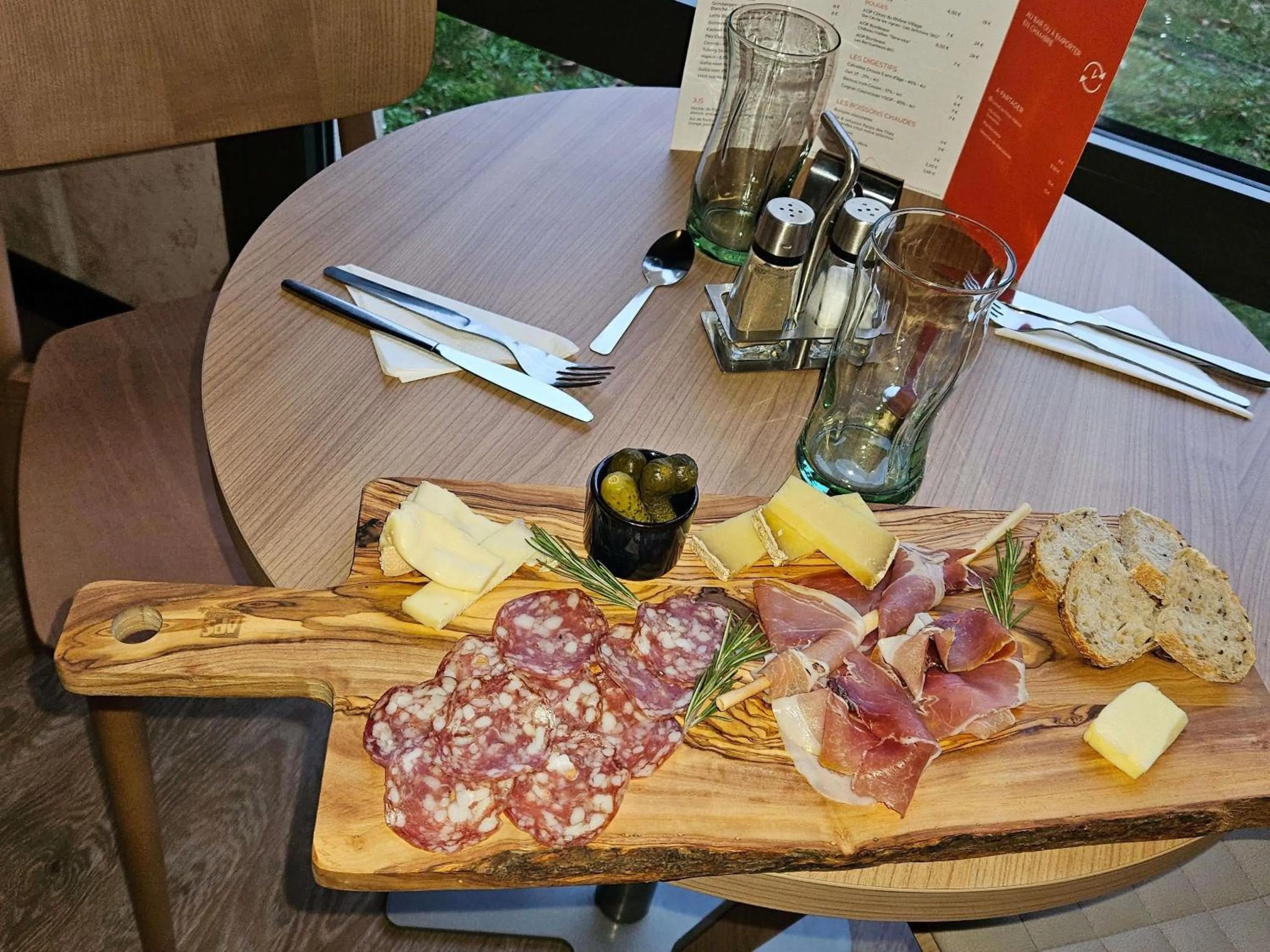 Restaurant/places to eat in ibis Douai Dechy