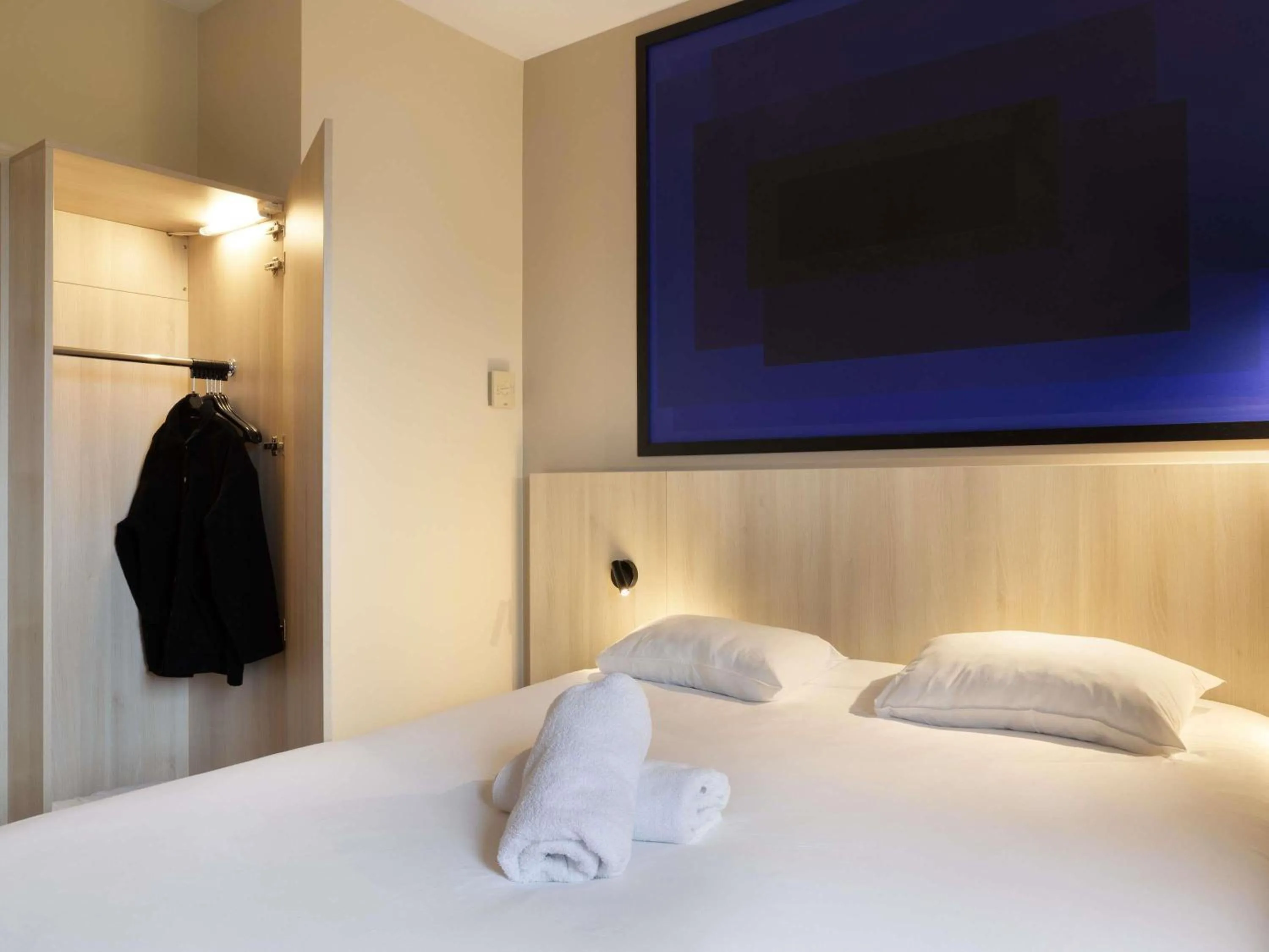 Bedroom, Bed in ibis Douai Dechy