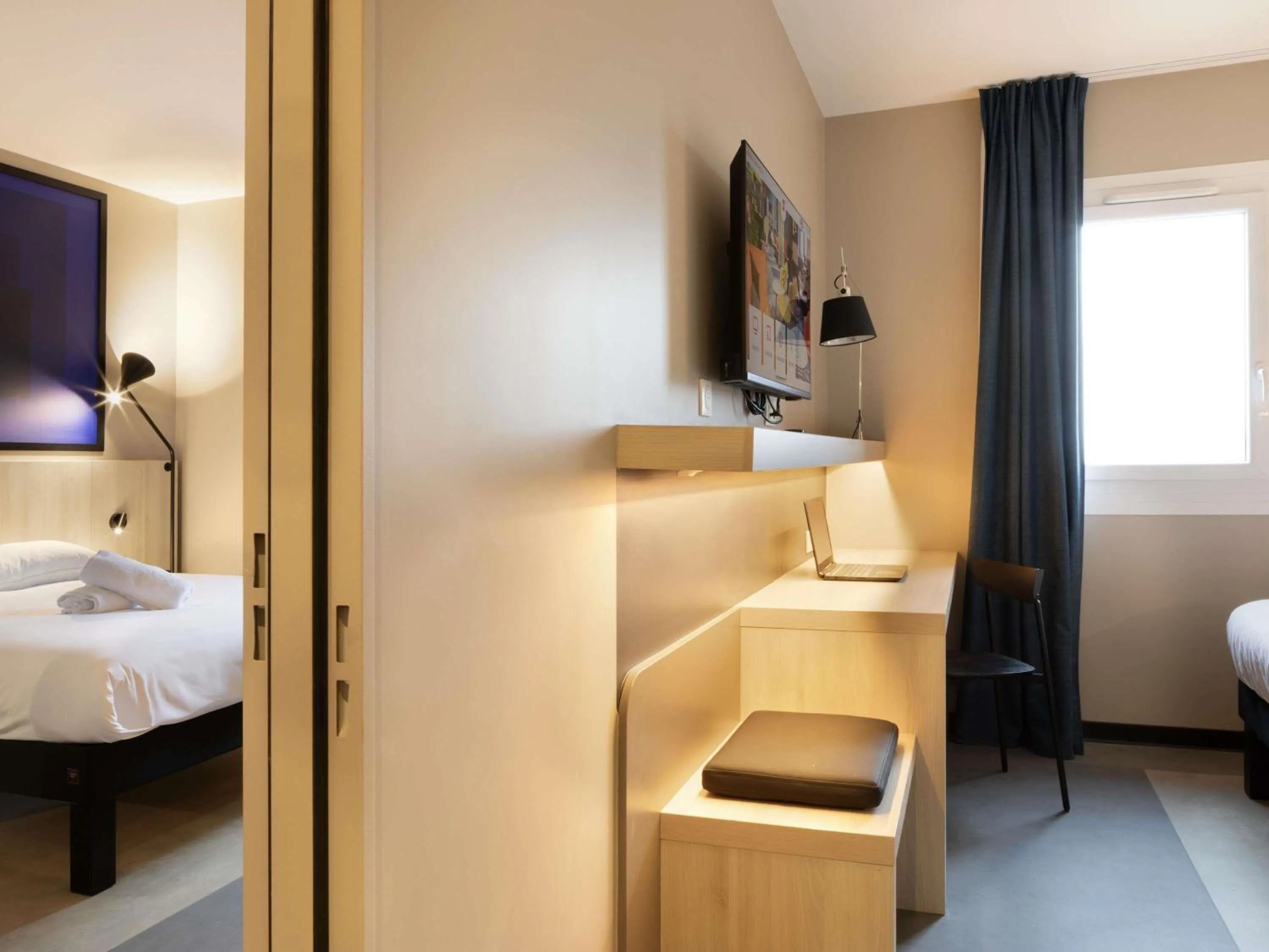 Bedroom, Bed in ibis Douai Dechy