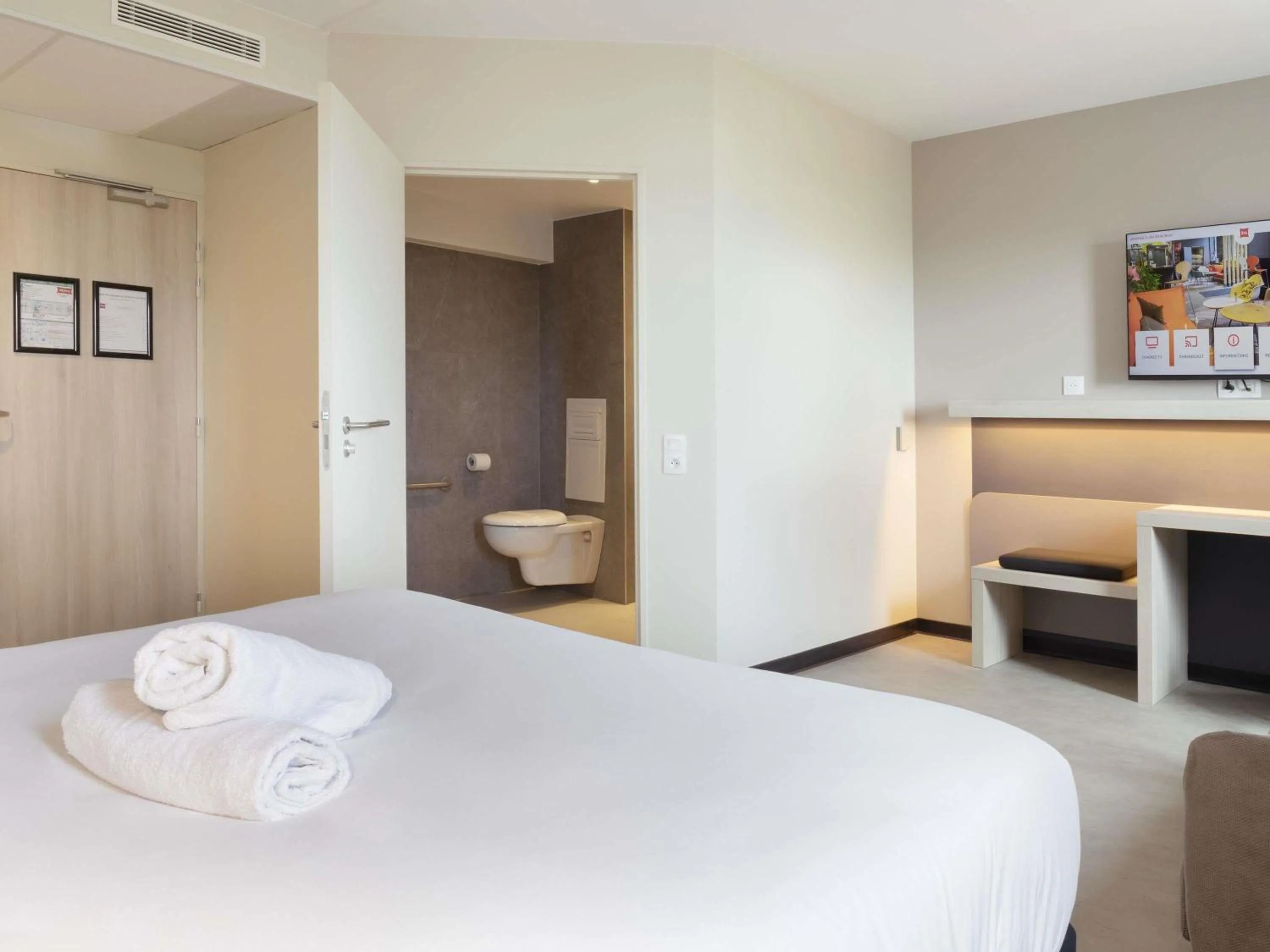 Bedroom, Bed in ibis Douai Dechy