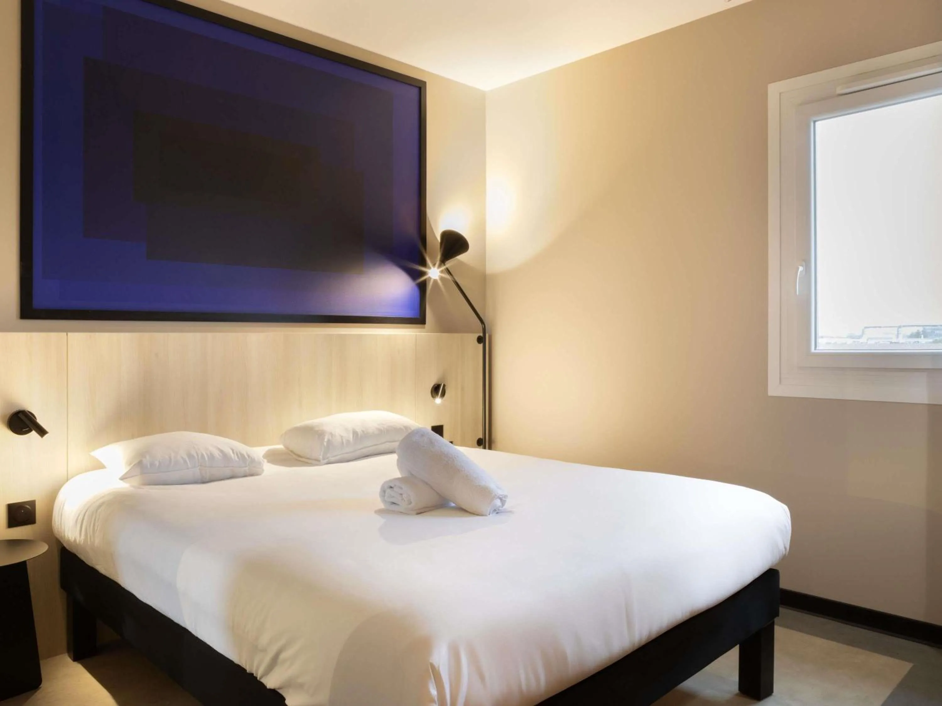 Bedroom, Bed in ibis Douai Dechy