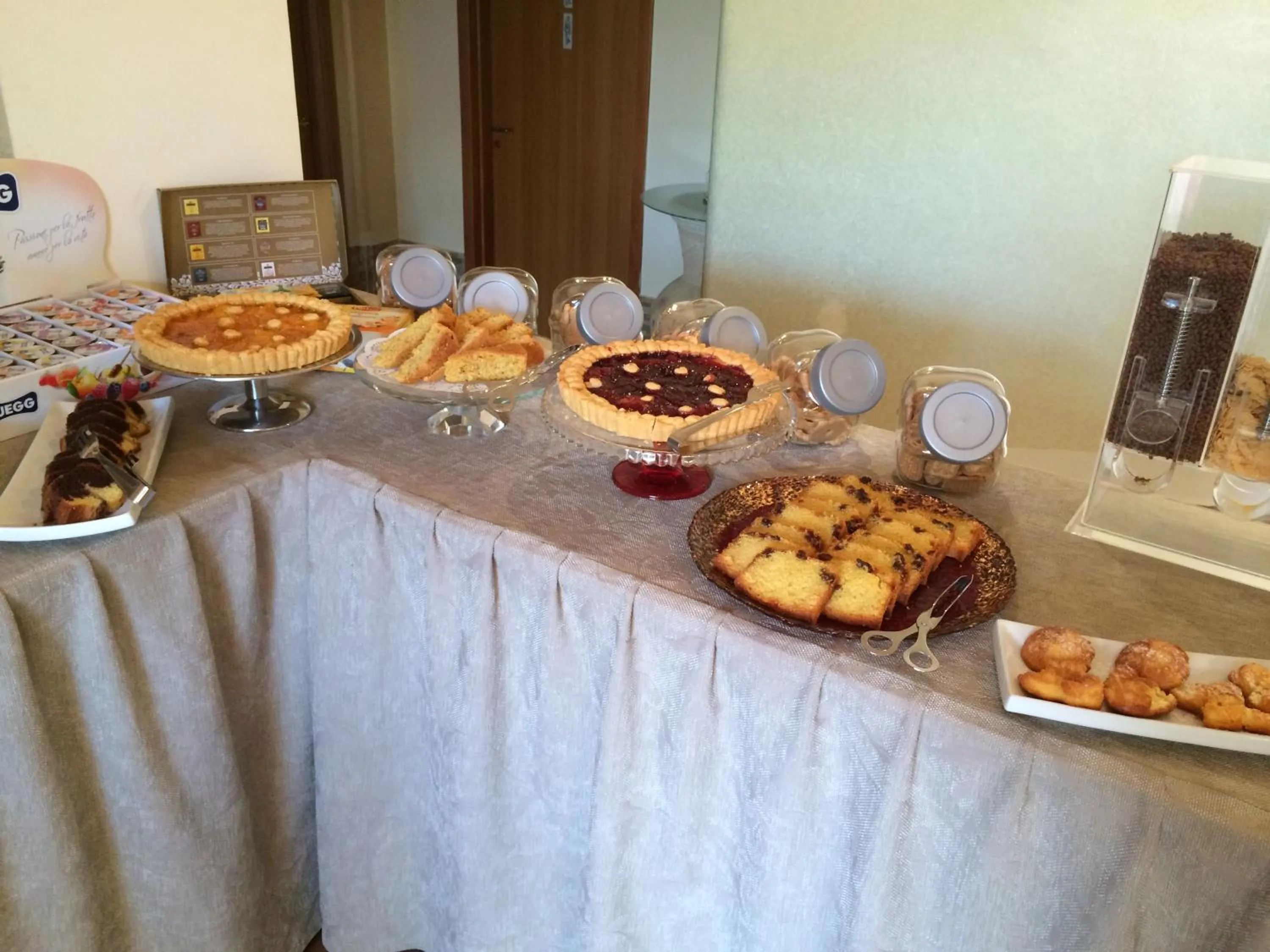 Buffet breakfast in Hotel La Villa