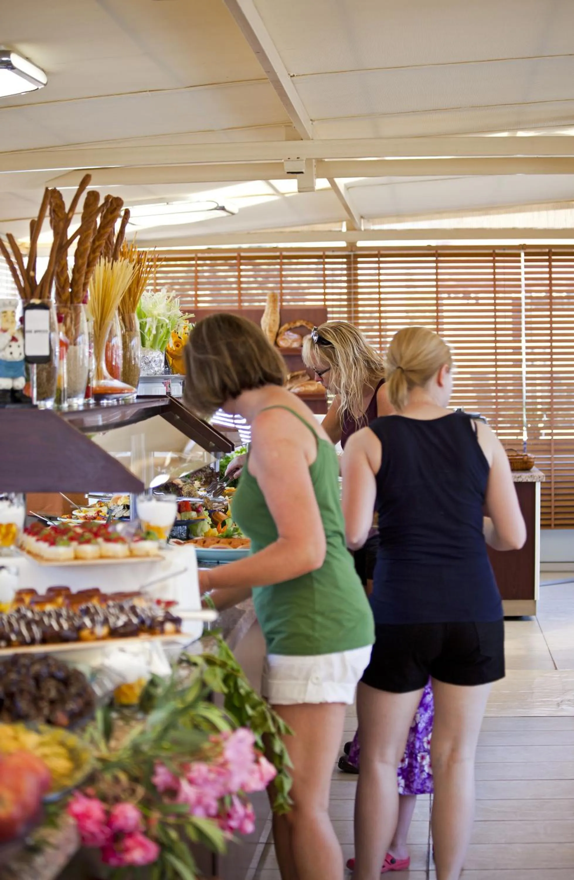 Restaurant/places to eat in Bitez Risa Hotel