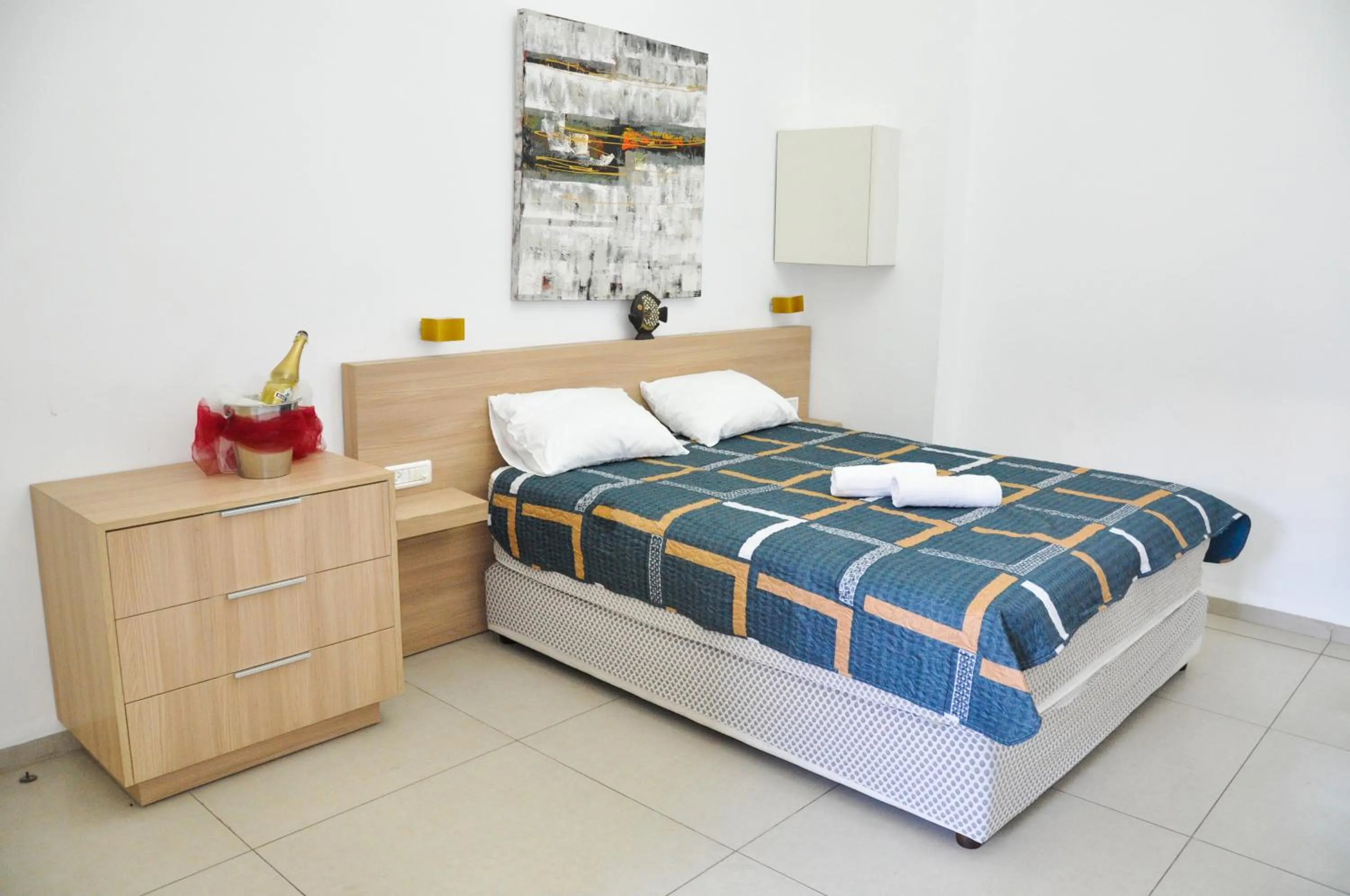 Photo of the whole room, Bed in Zimmer Garden