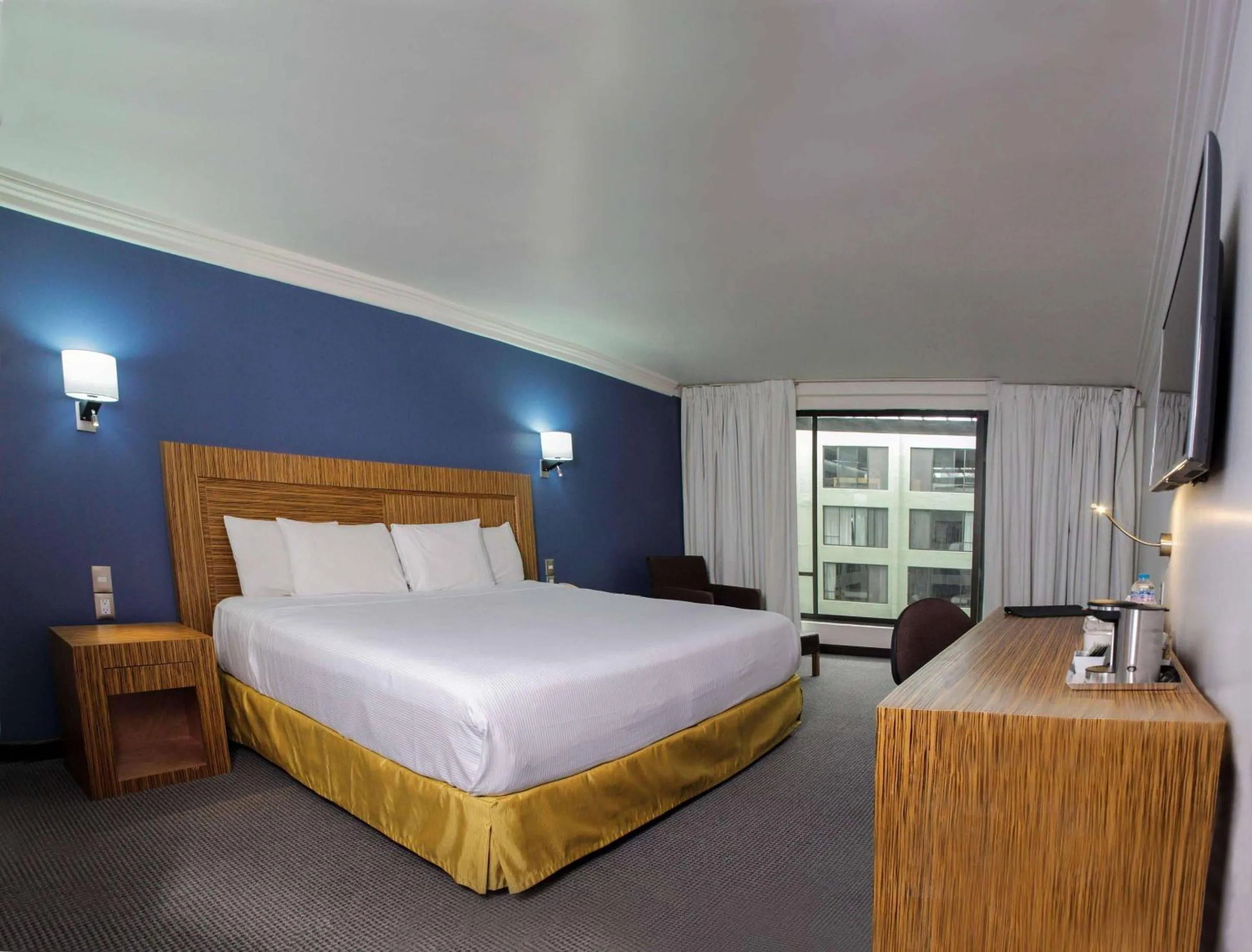 Bedroom, Bed in Radisson Hotel & Convention Center Toluca