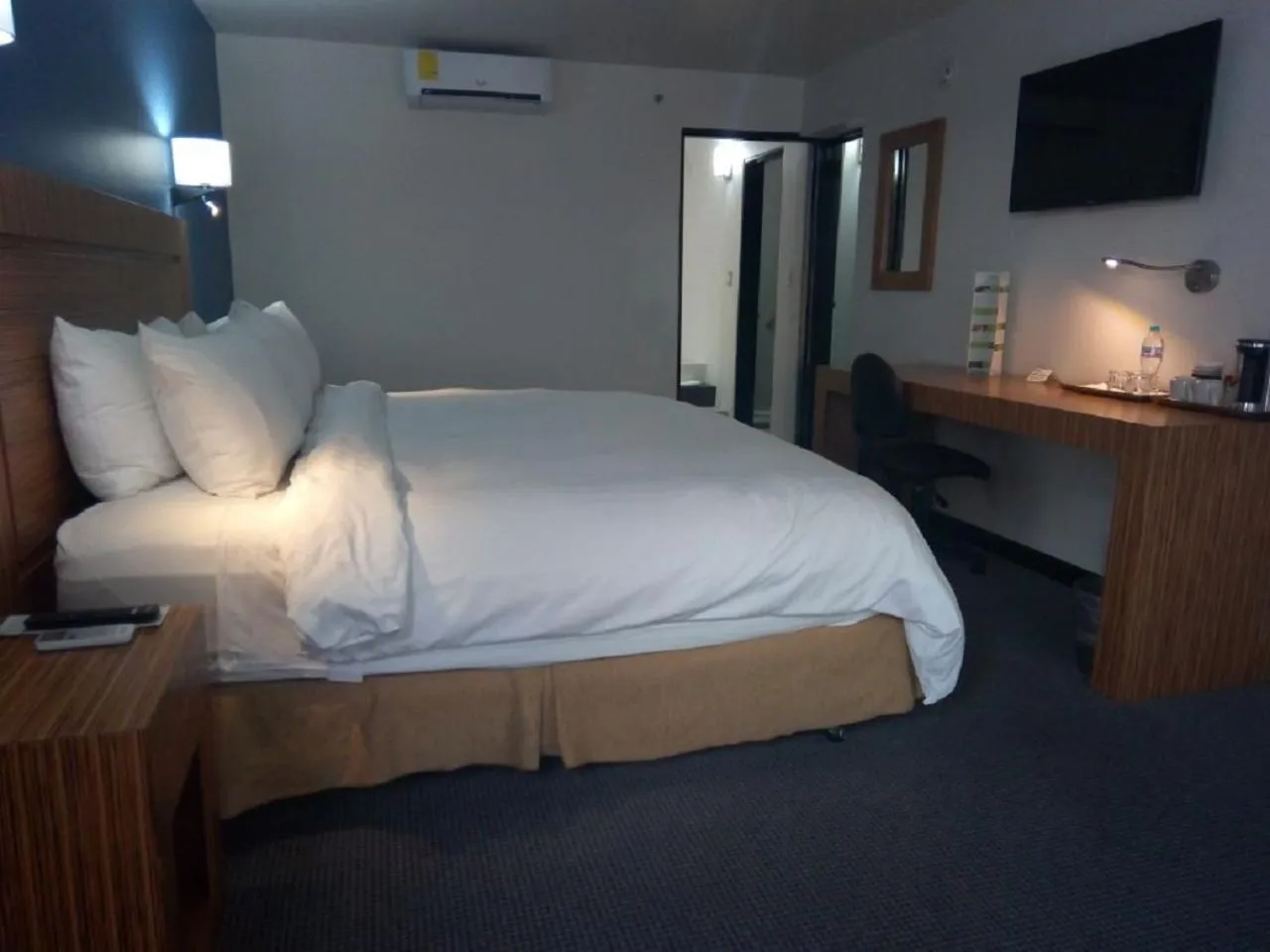 Bed in Radisson Hotel & Convention Center Toluca