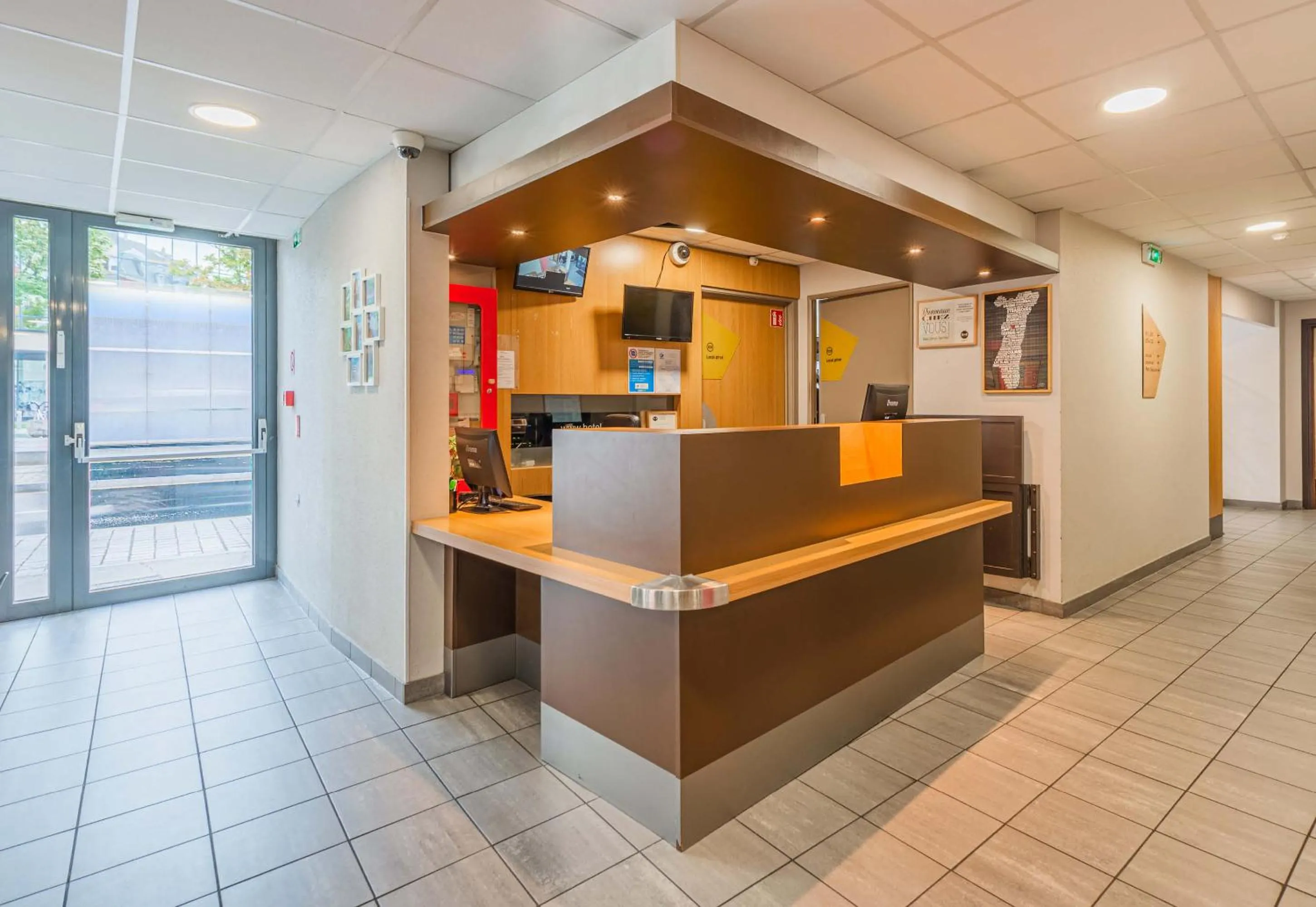 Lobby or reception in B&B HOTEL Mulhouse Centre