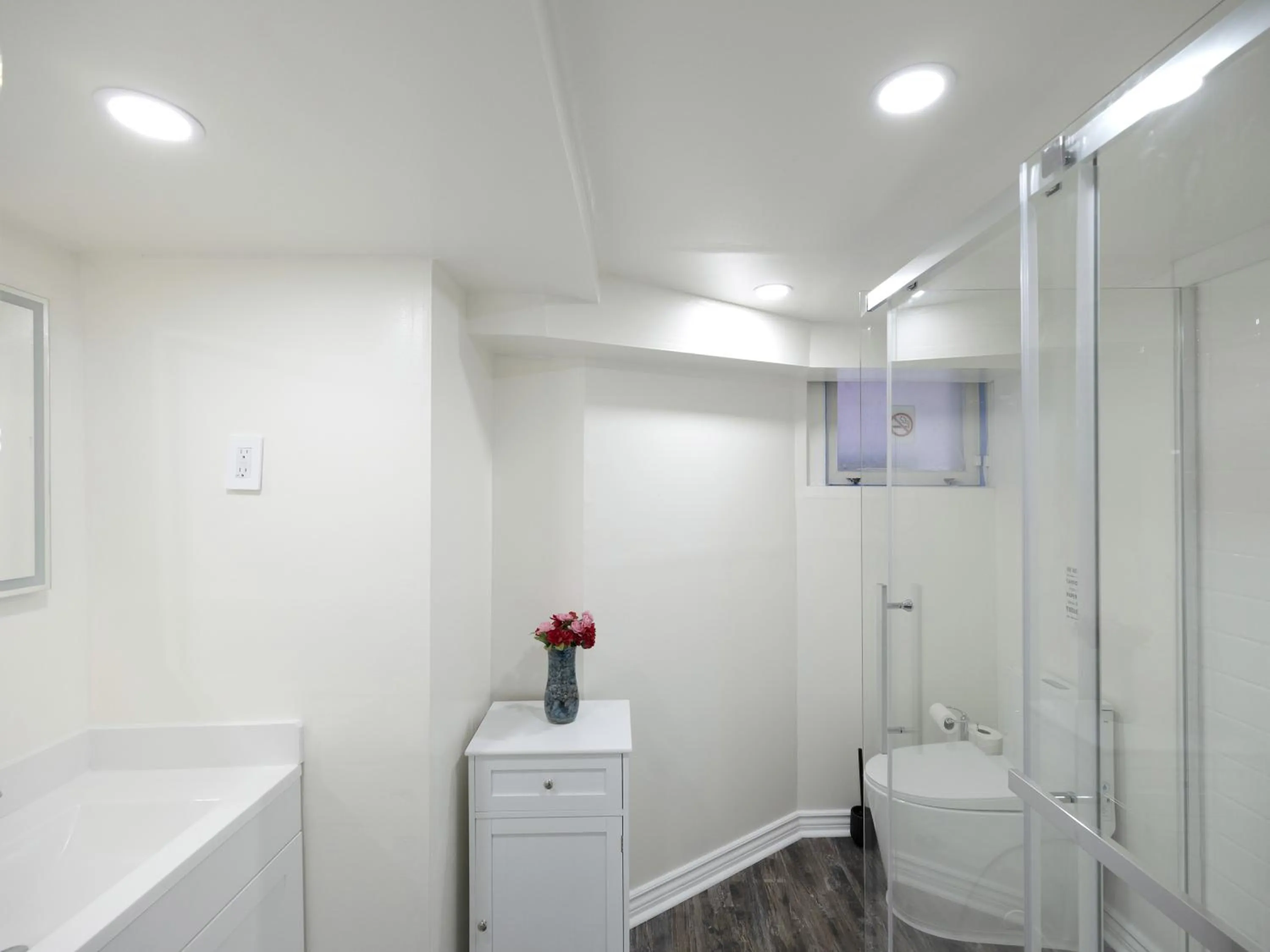 Bathroom in Serene Niagara Inn