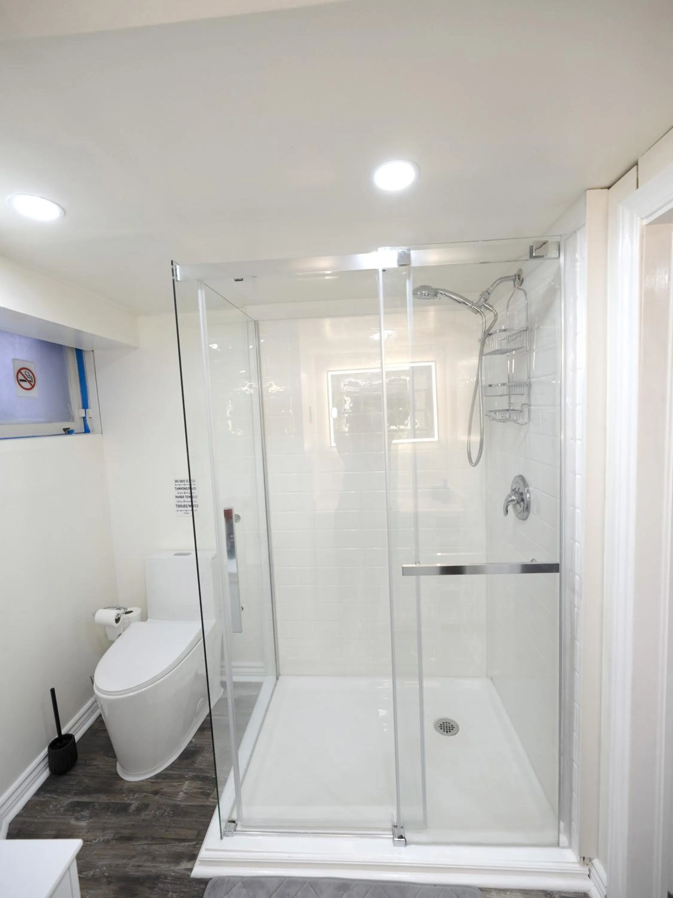 Shower in Serene Niagara Inn