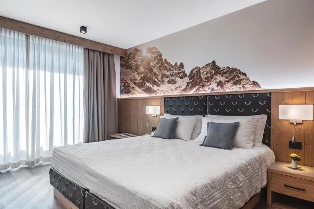 Bed in Hotel Rosa Alpina