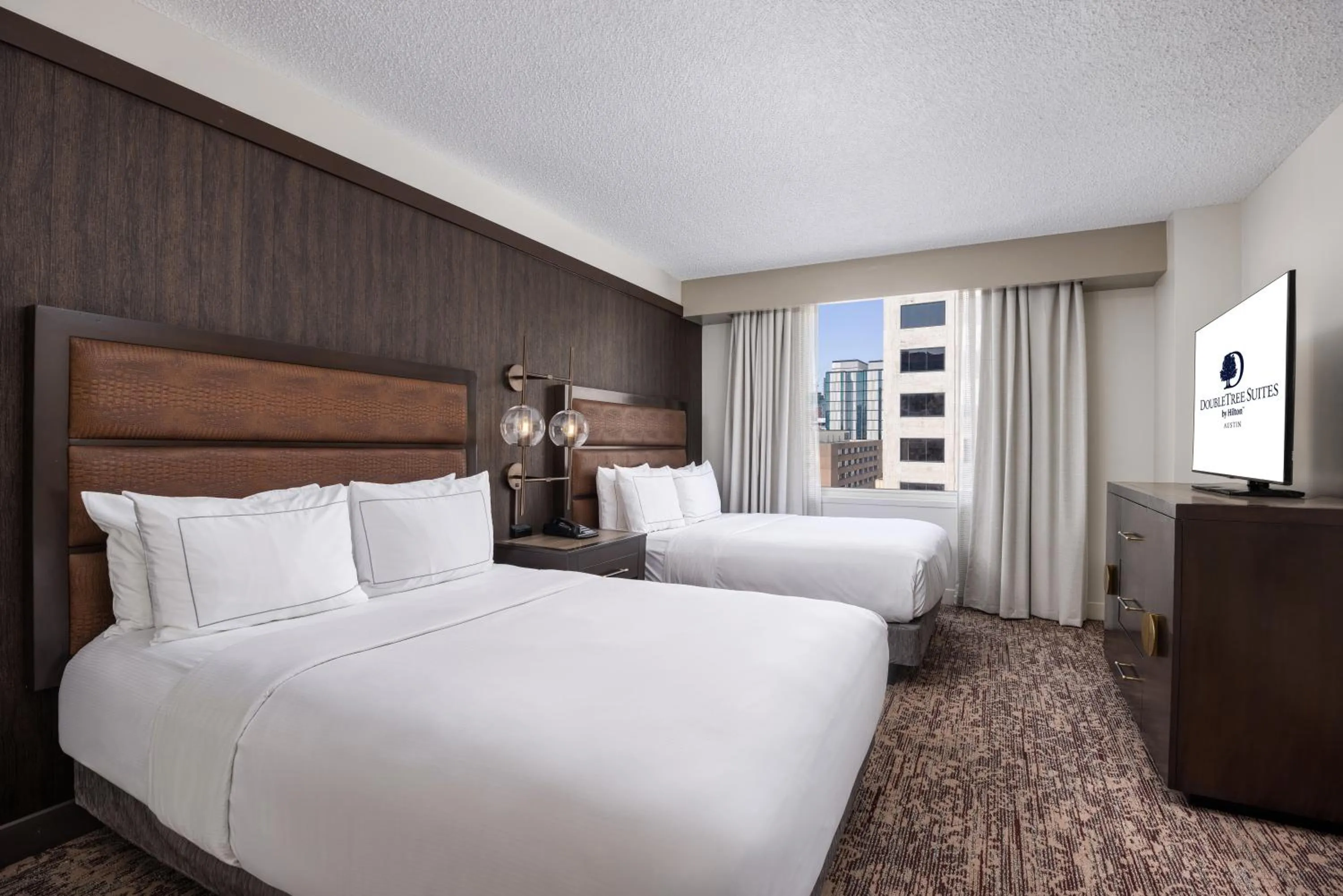 Bed in DoubleTree Suites by Hilton Austin Downtown Capitol