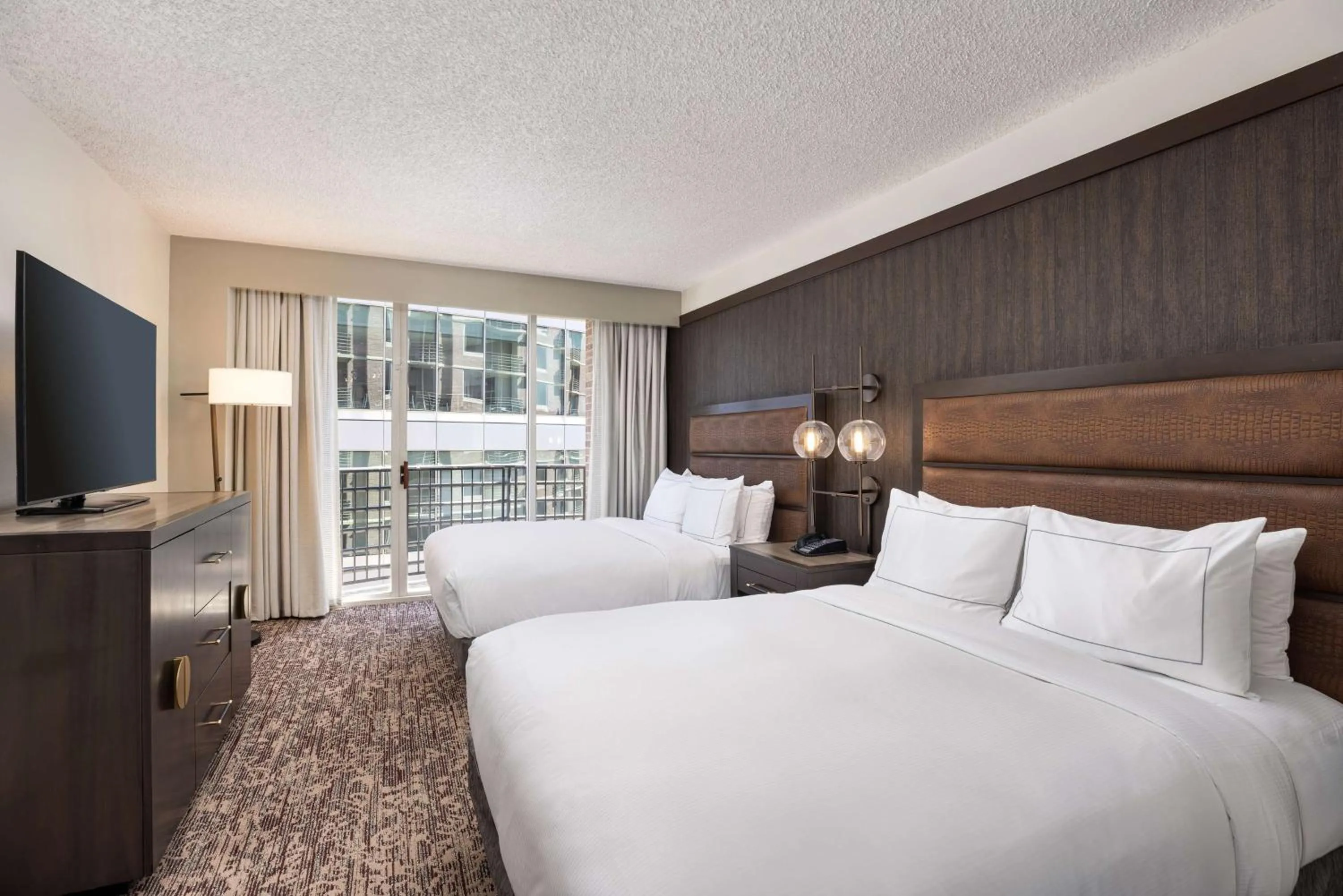 Bed in DoubleTree Suites by Hilton Austin Downtown Capitol