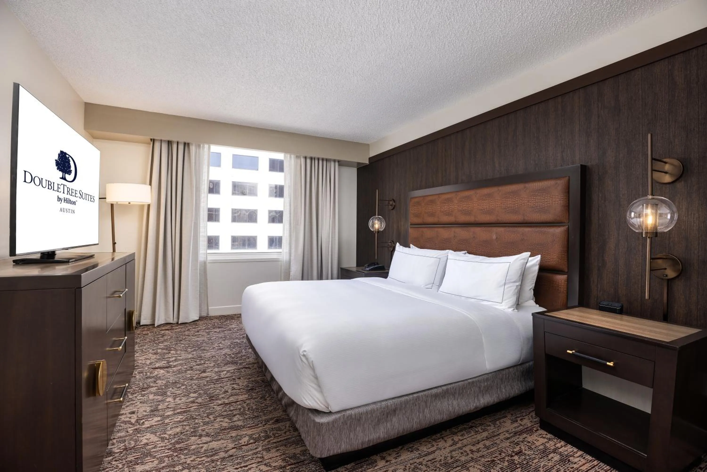Bed in DoubleTree Suites by Hilton Austin Downtown Capitol