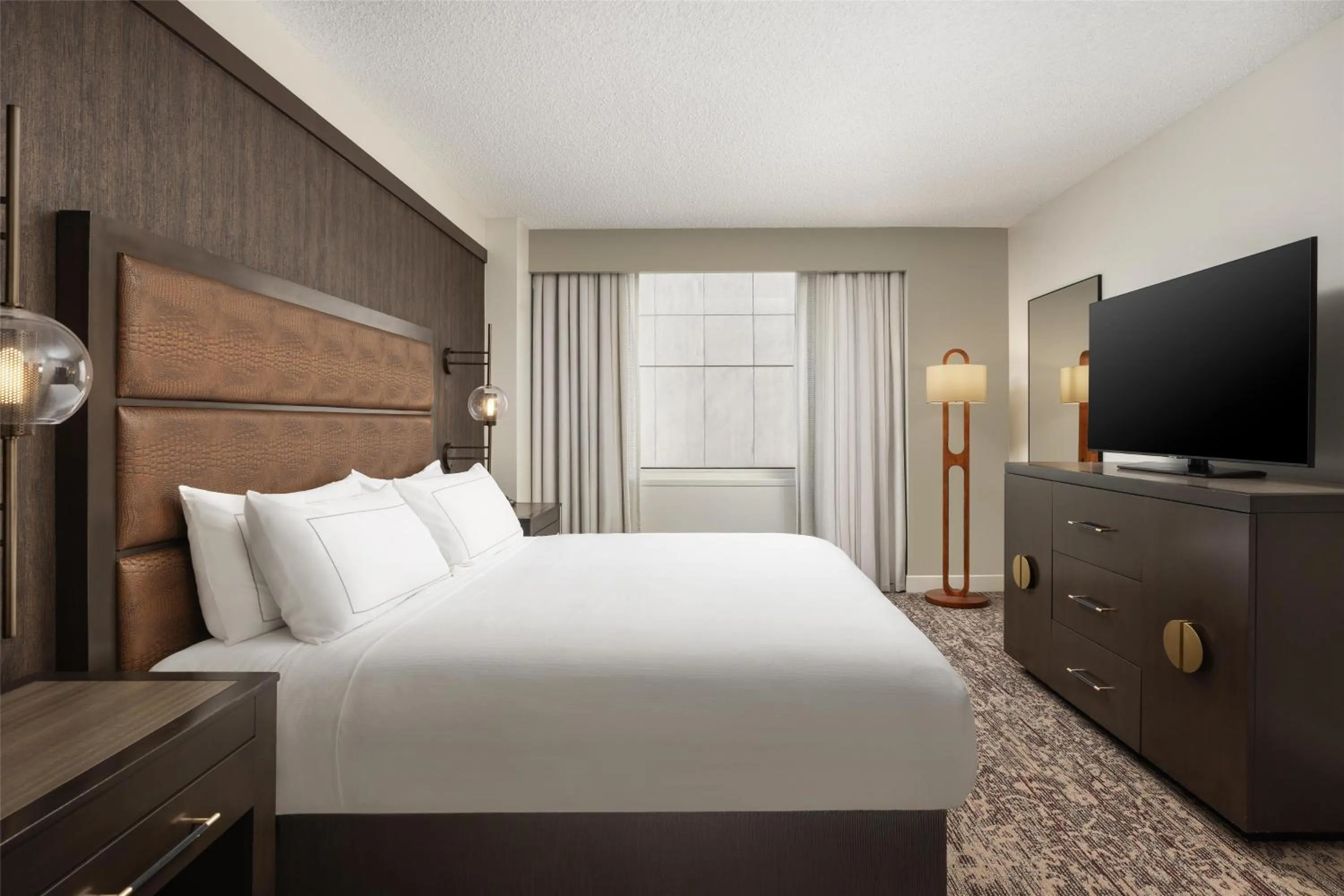 Bed in DoubleTree Suites by Hilton Austin Downtown Capitol