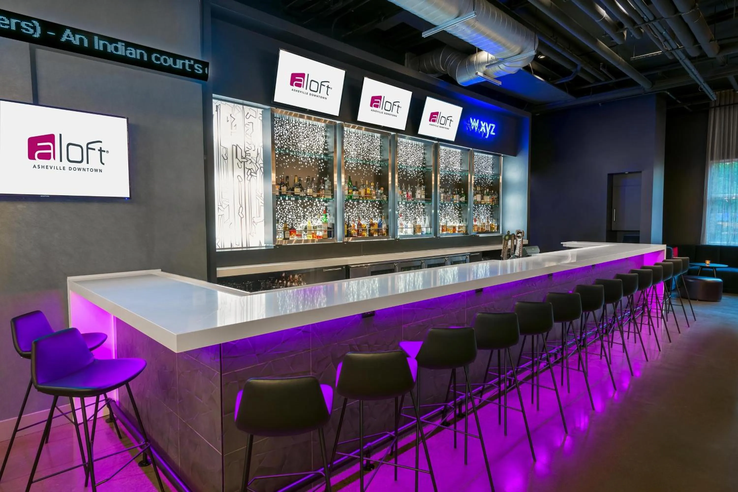 Lounge or bar in Aloft Asheville Downtown