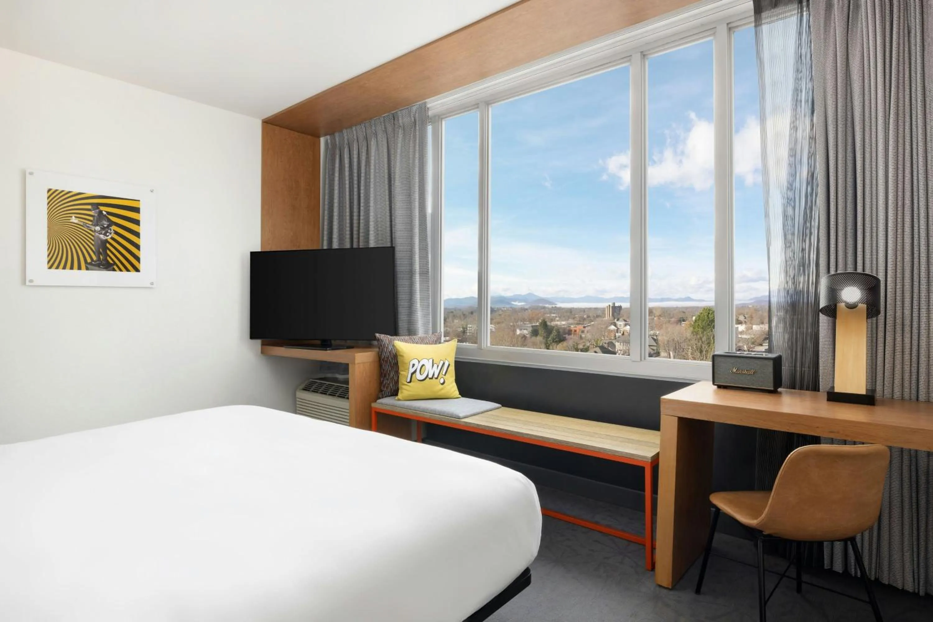 Photo of the whole room, Bed in Aloft Asheville Downtown