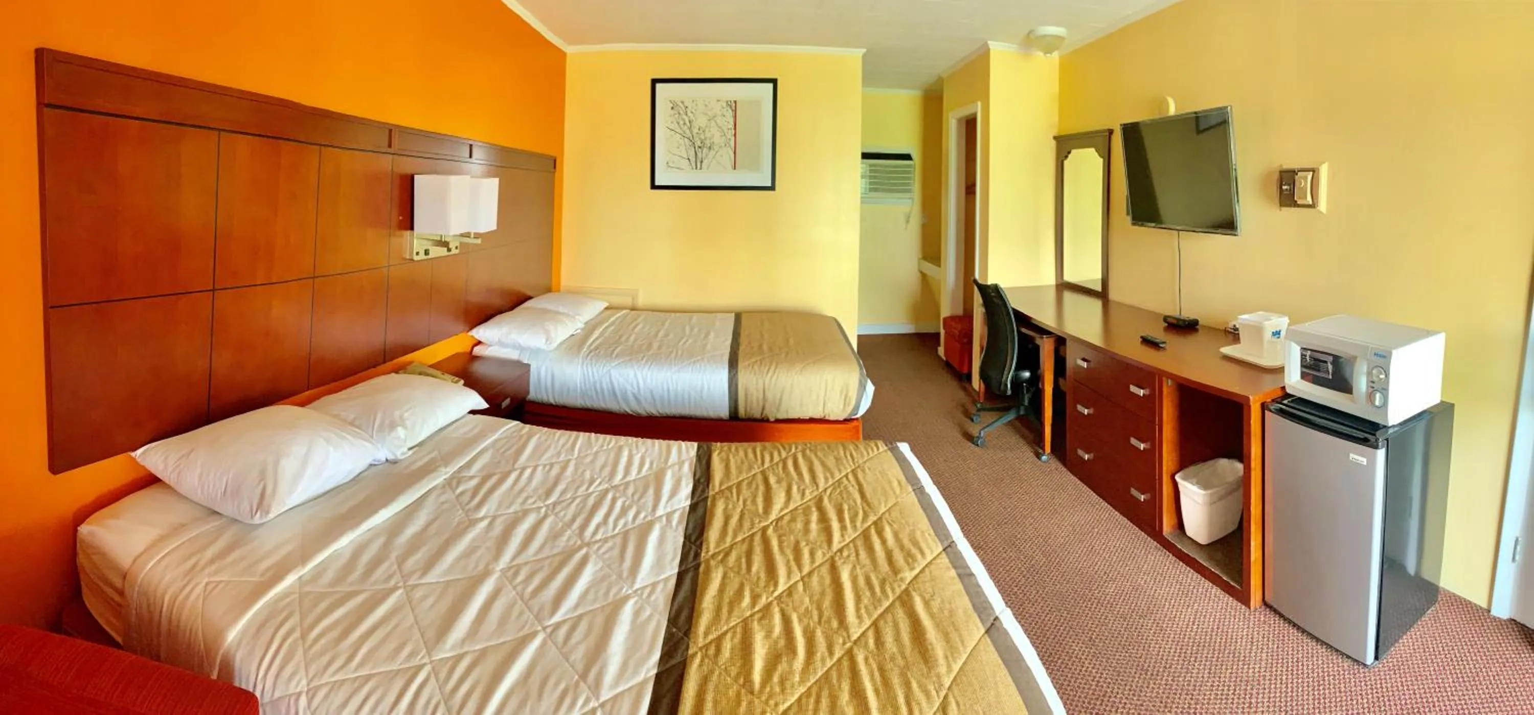 Bed in Budget Inn Mifflintown