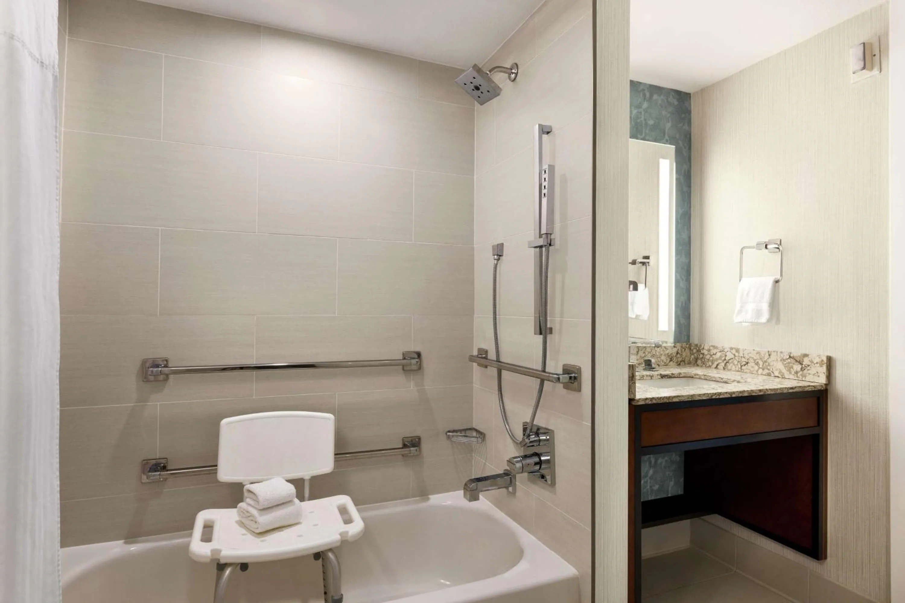 Bathroom in Hilton Garden Inn Carlsbad Beach