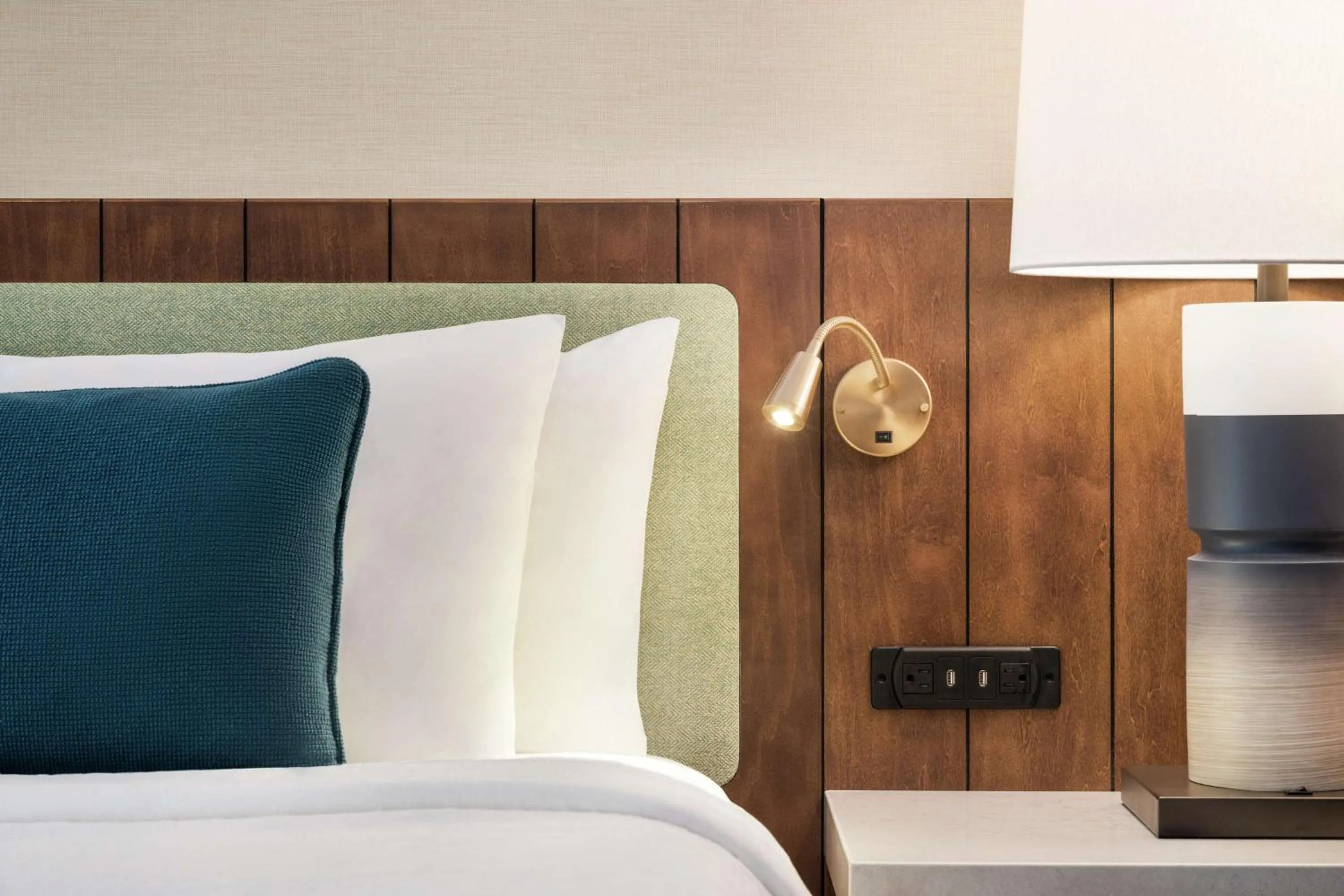 Bedroom, Bed in Hilton Garden Inn Carlsbad Beach