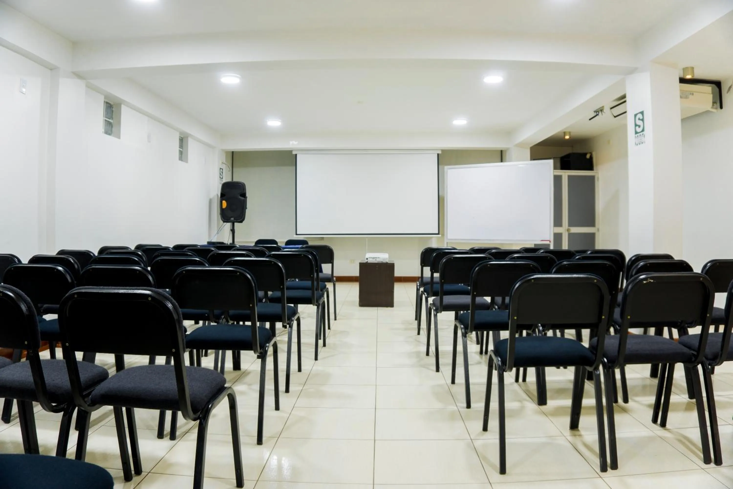 Meeting/conference room in Hotel Fatima Inn
