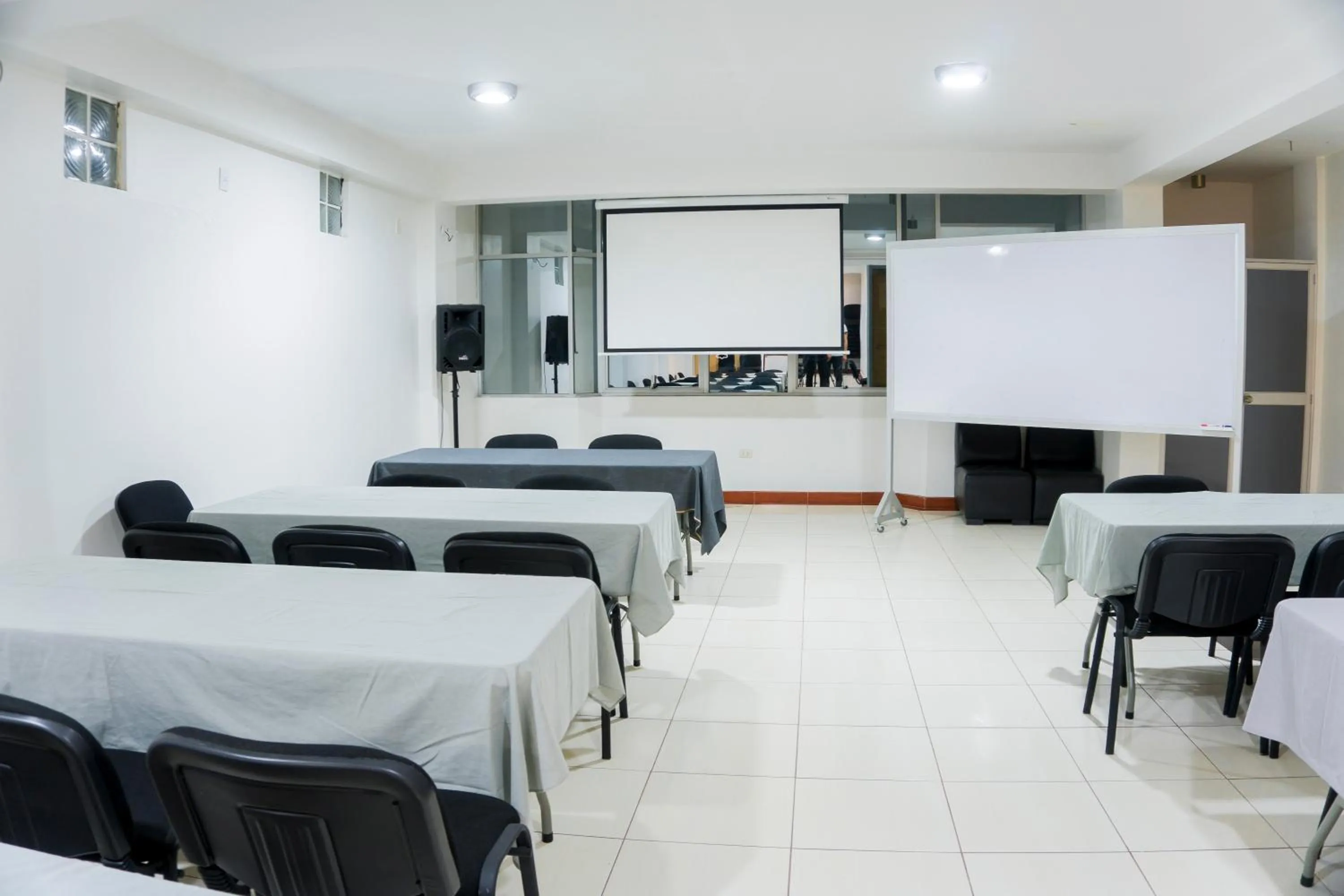 Meeting/conference room in Hotel Fatima Inn
