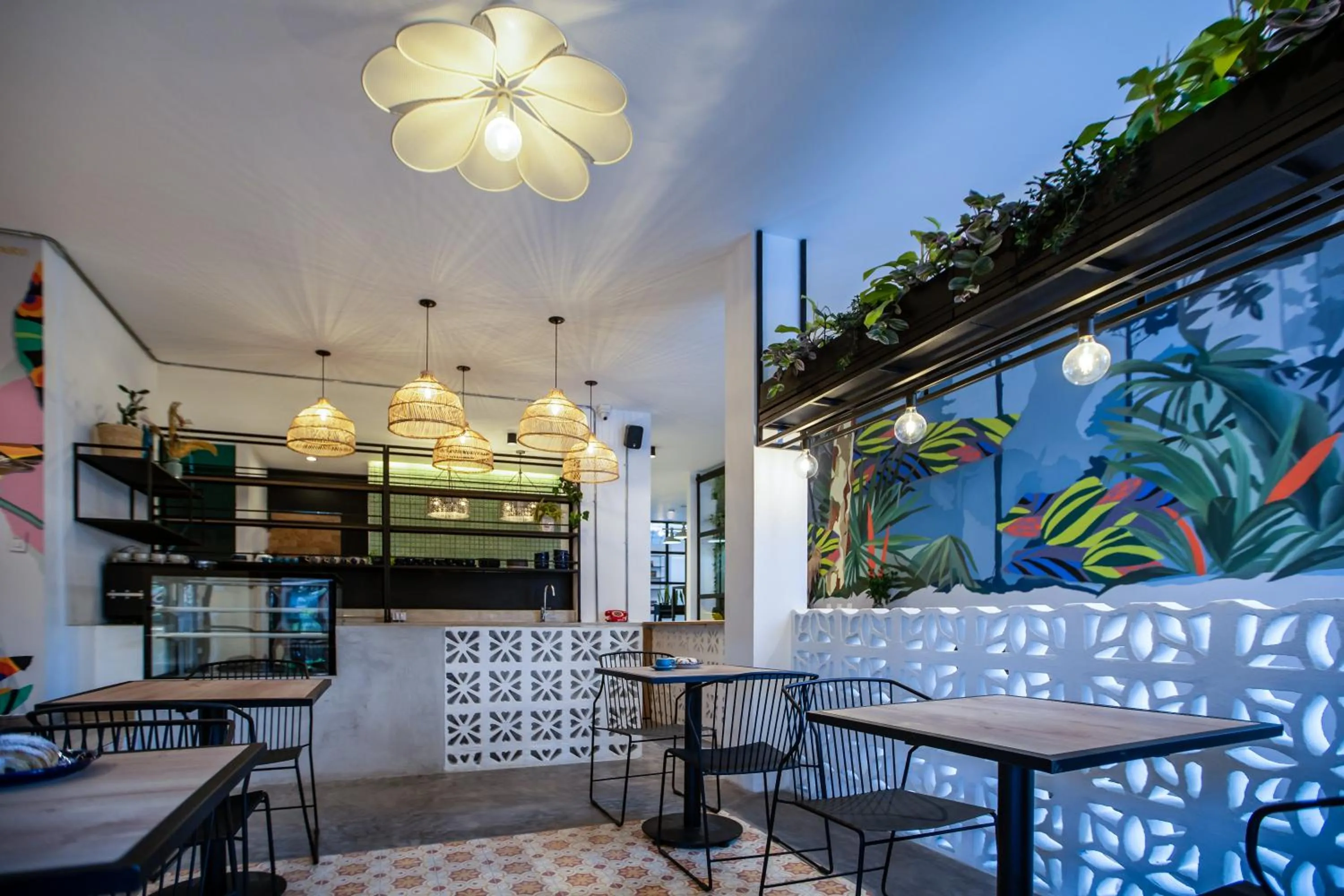 Restaurant/places to eat in 103 Wonderful House