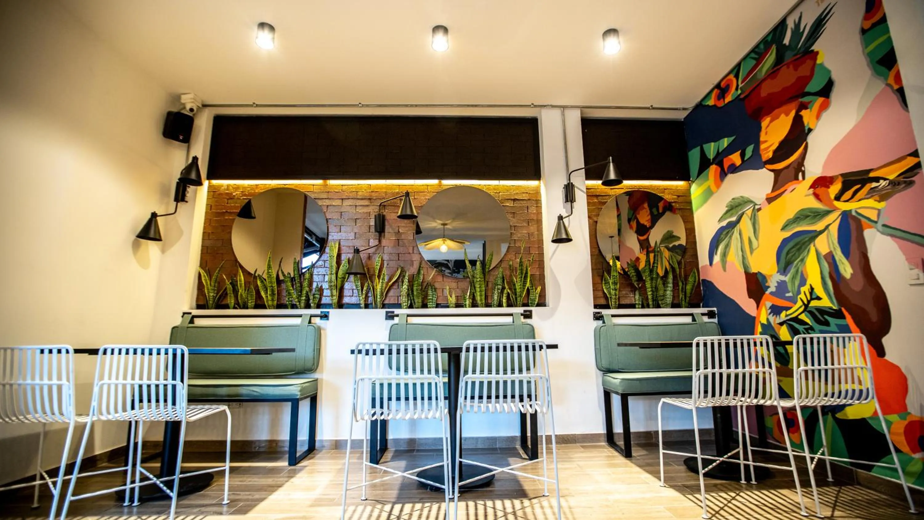 Restaurant/places to eat in 103 Wonderful House