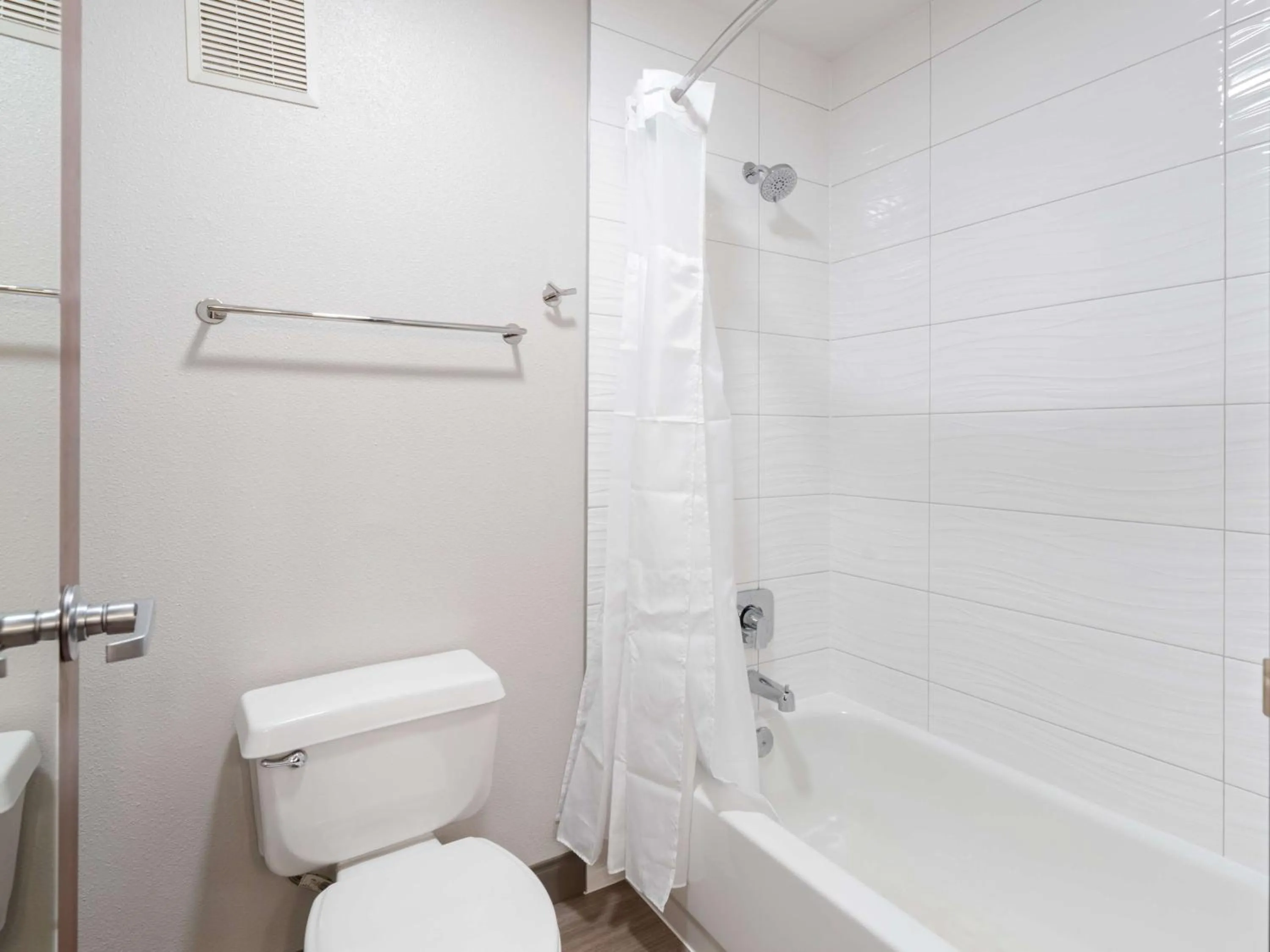 Bathroom in Best Western Lake Oswego Hotel & Suites